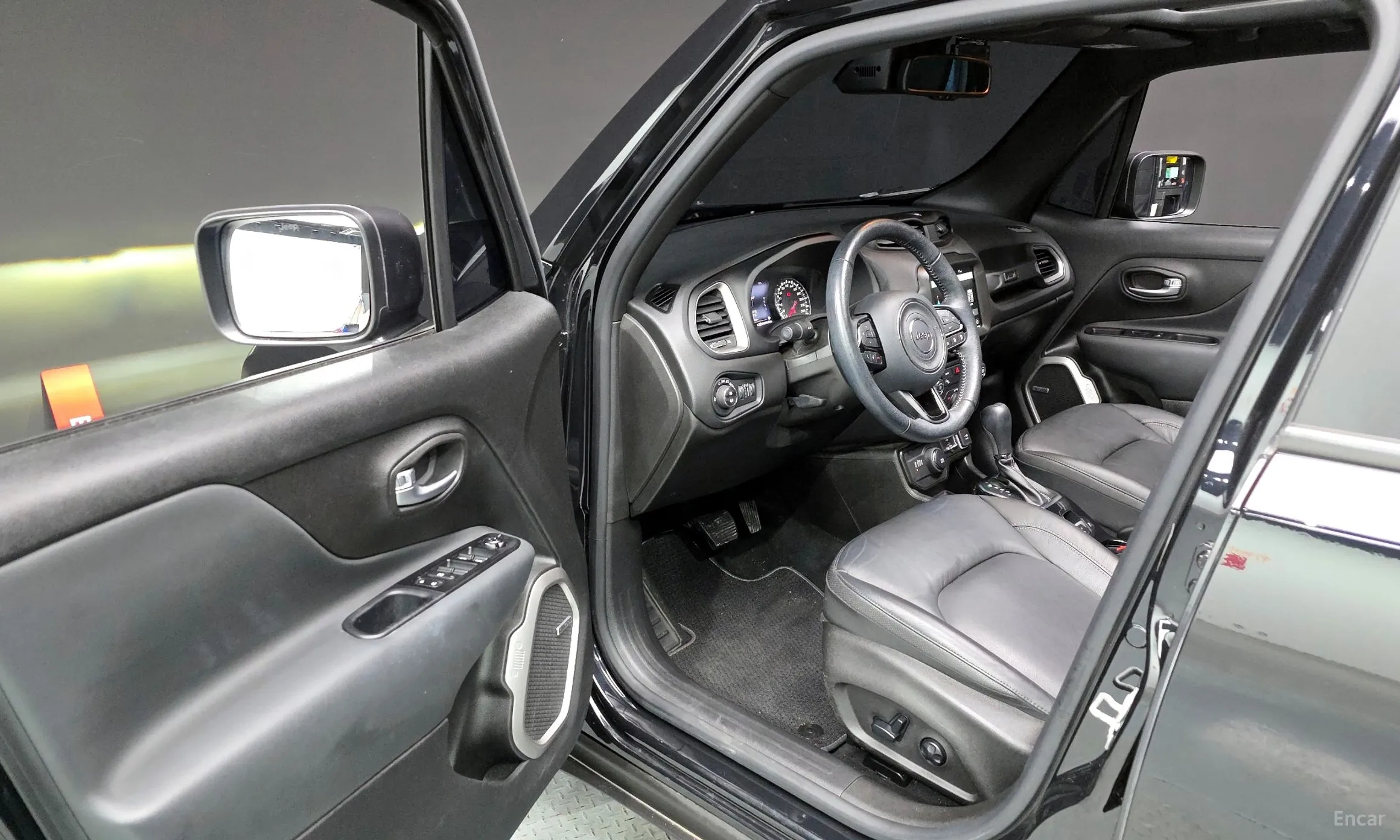 Jeep Renegade превью 10