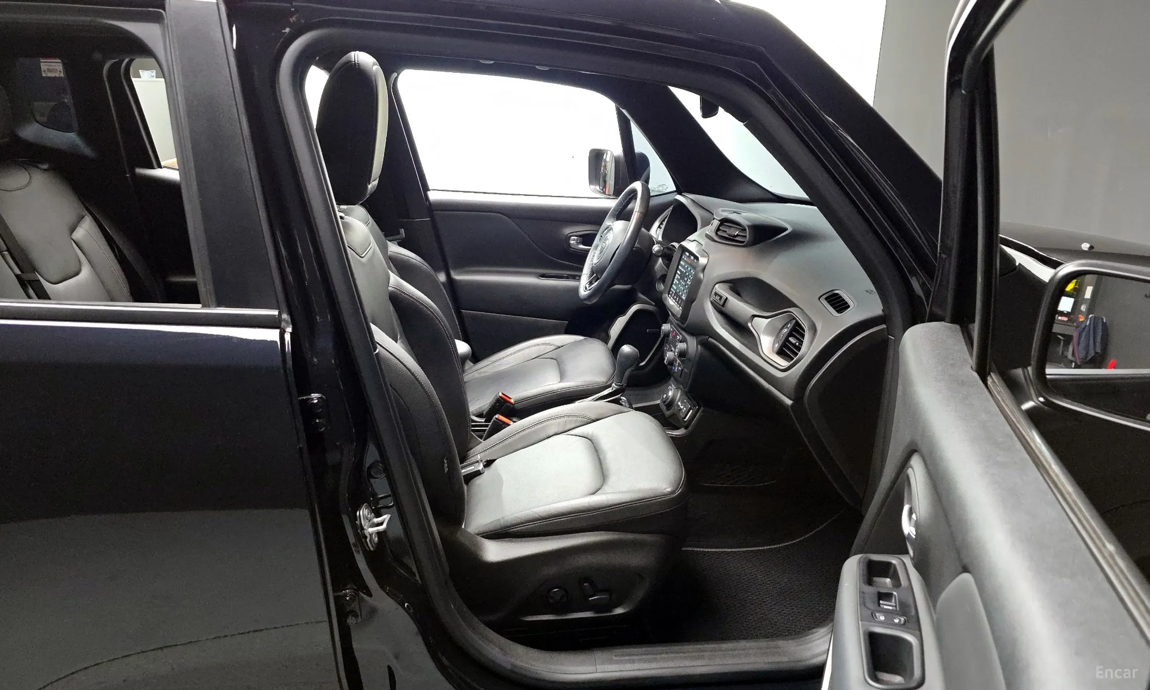 Jeep Renegade превью 11