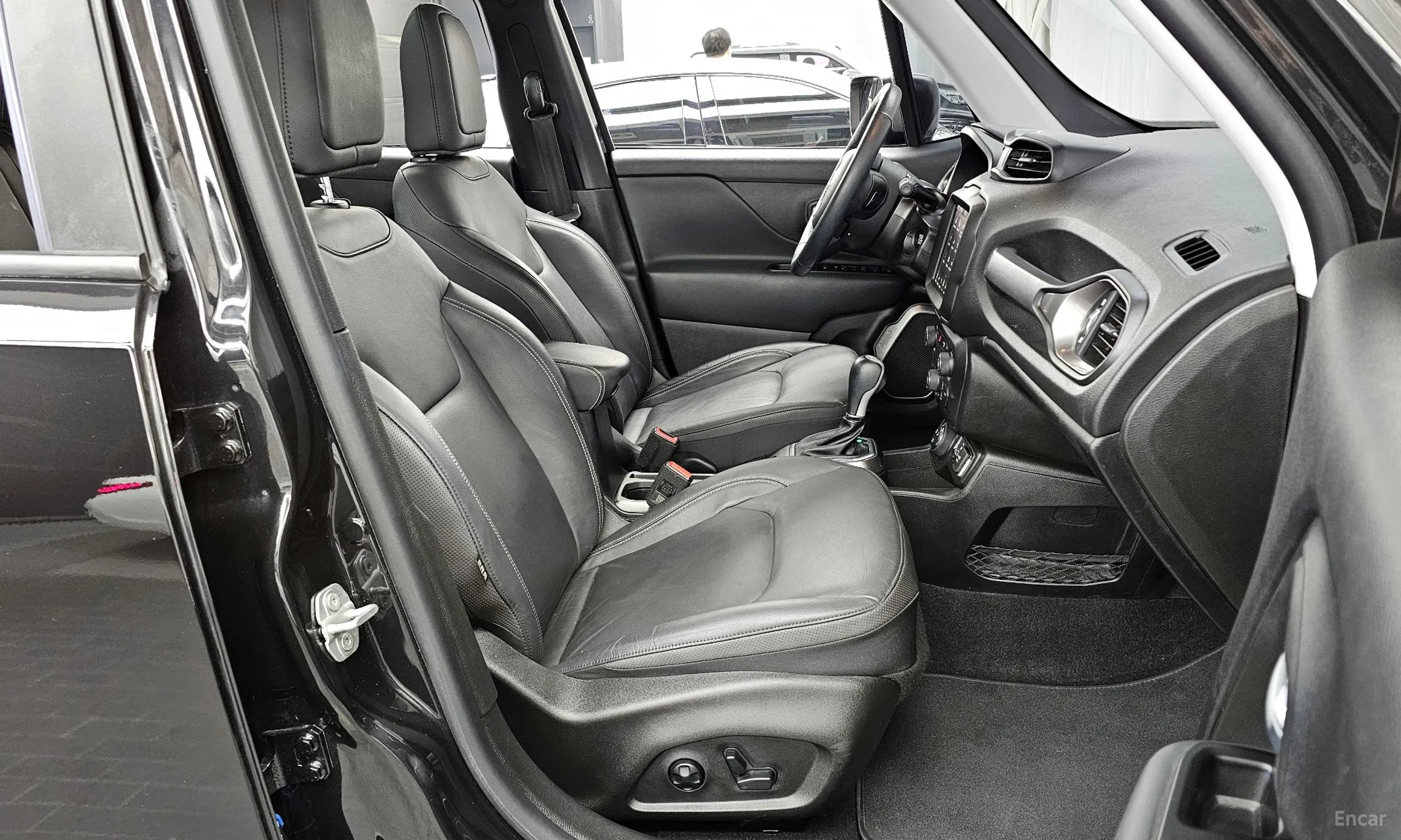 Jeep Renegade превью 11