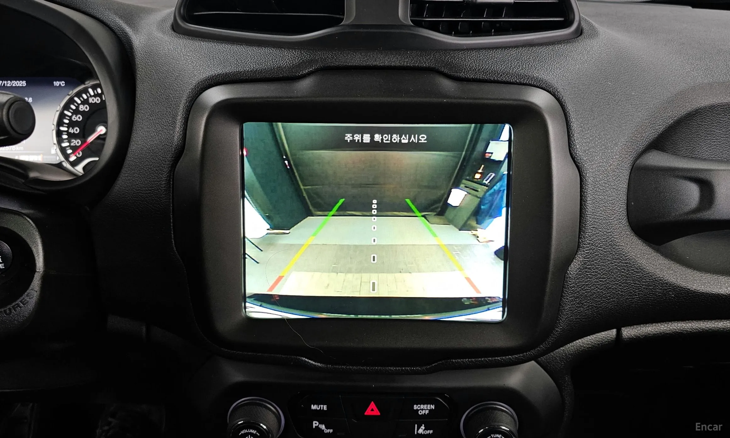 Jeep Renegade превью 15