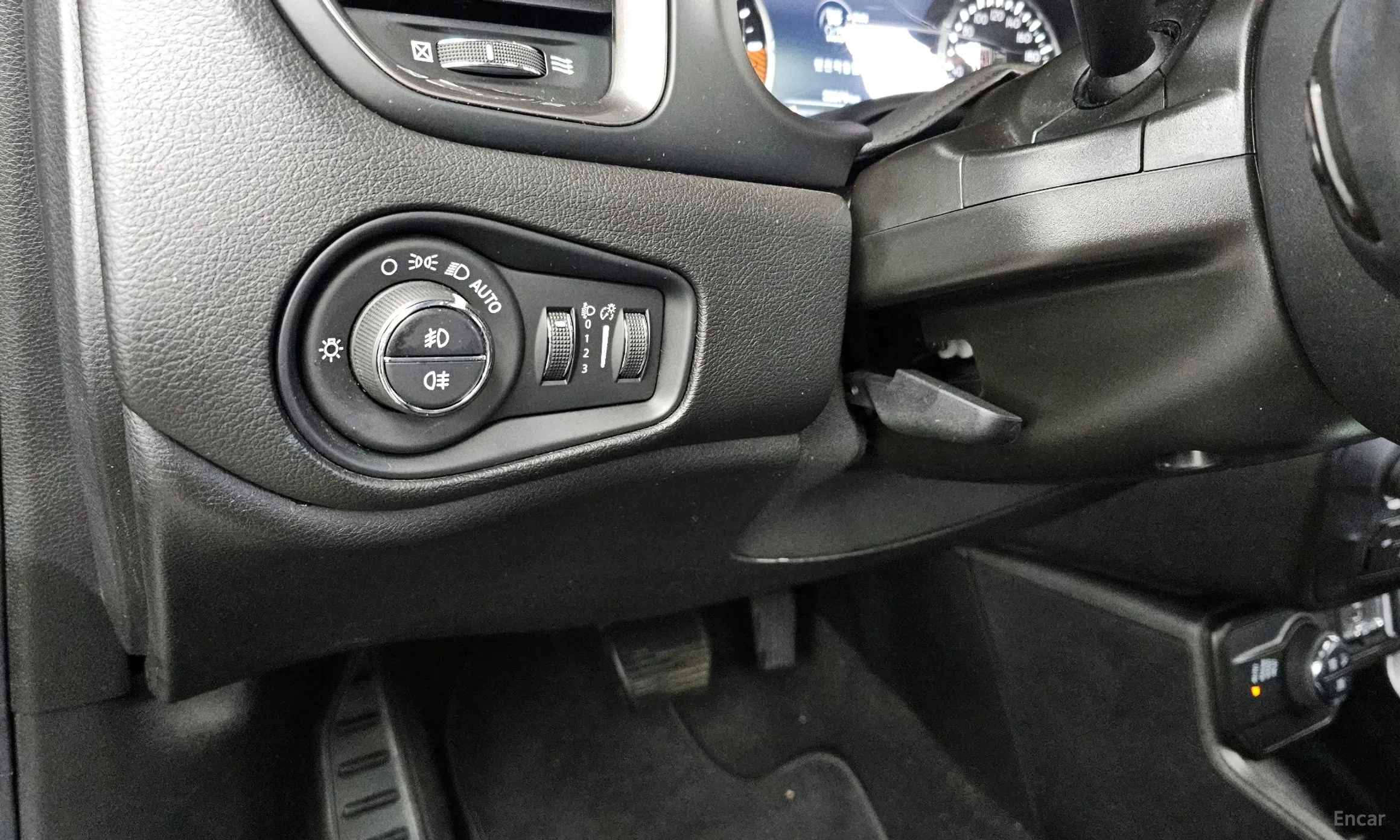 Jeep Renegade превью 16