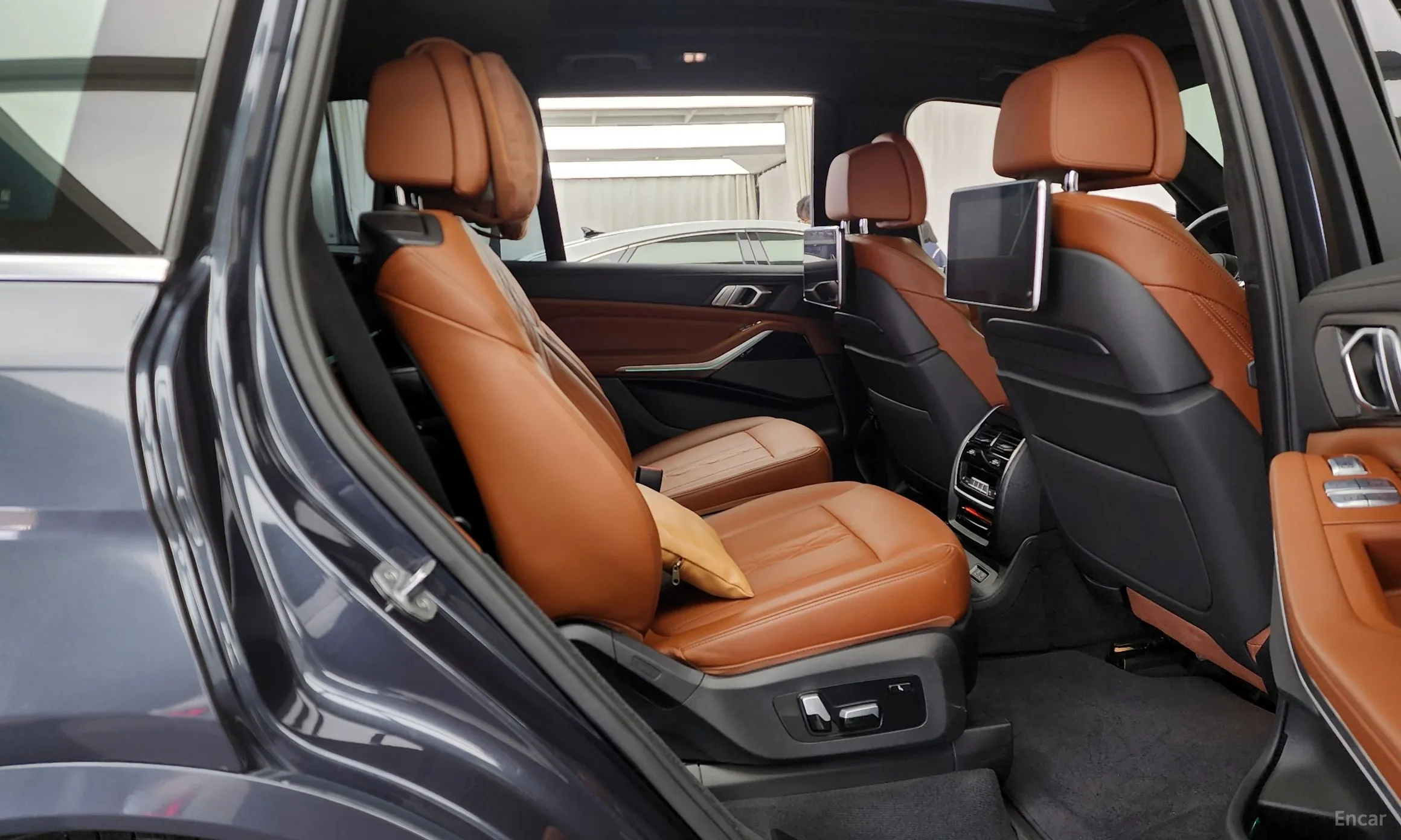 BMW X7 (G07) превью 12