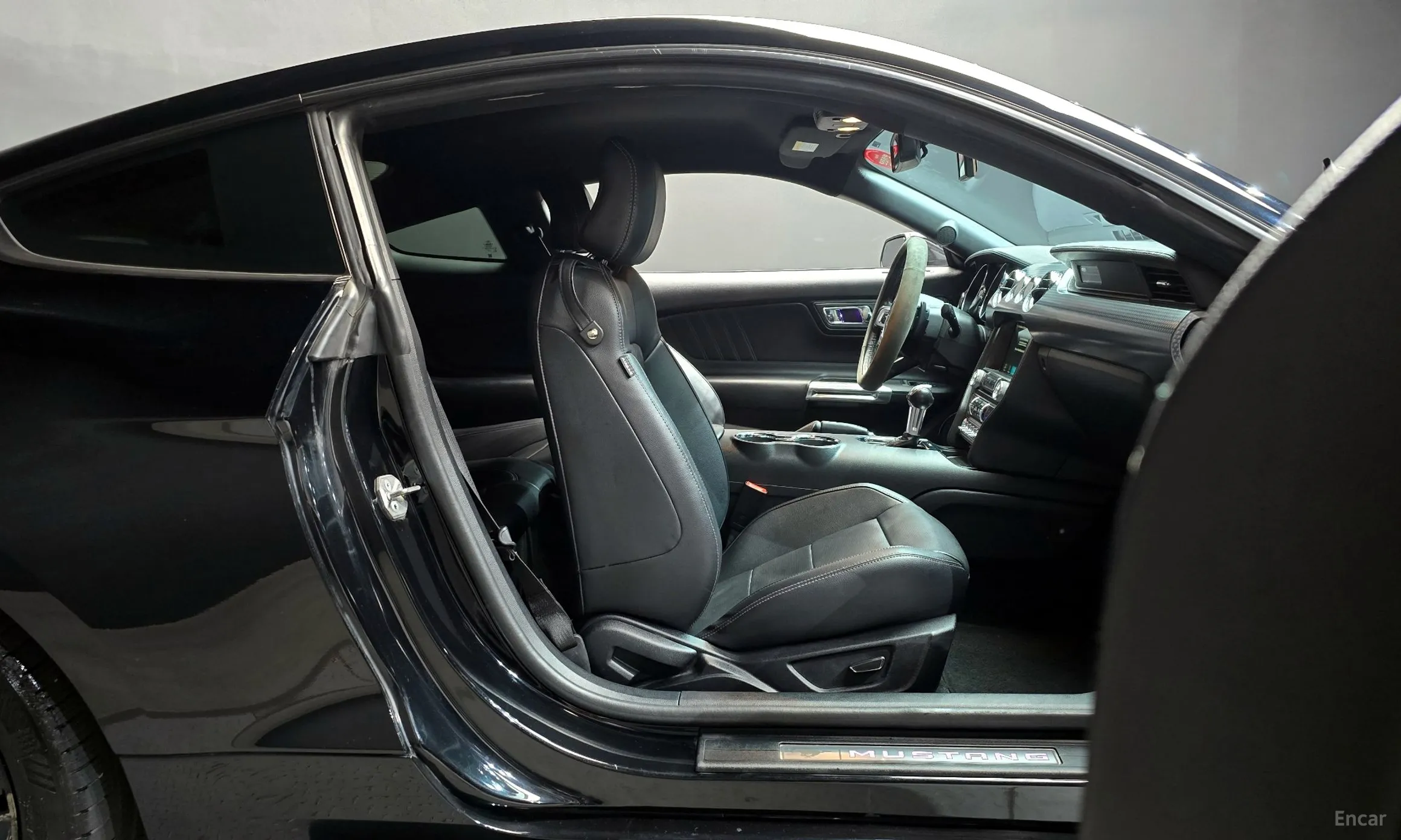 Ford Mustang превью 10