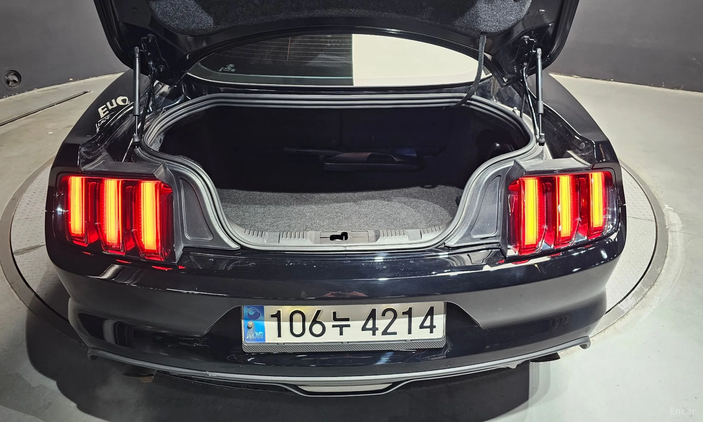 Ford Mustang превью 20