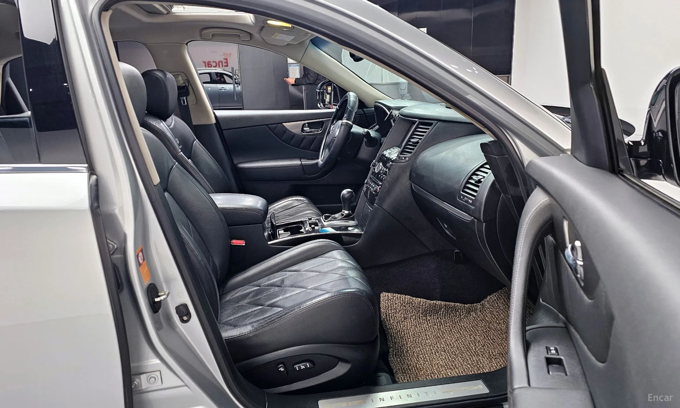 Infiniti FX35 превью 10