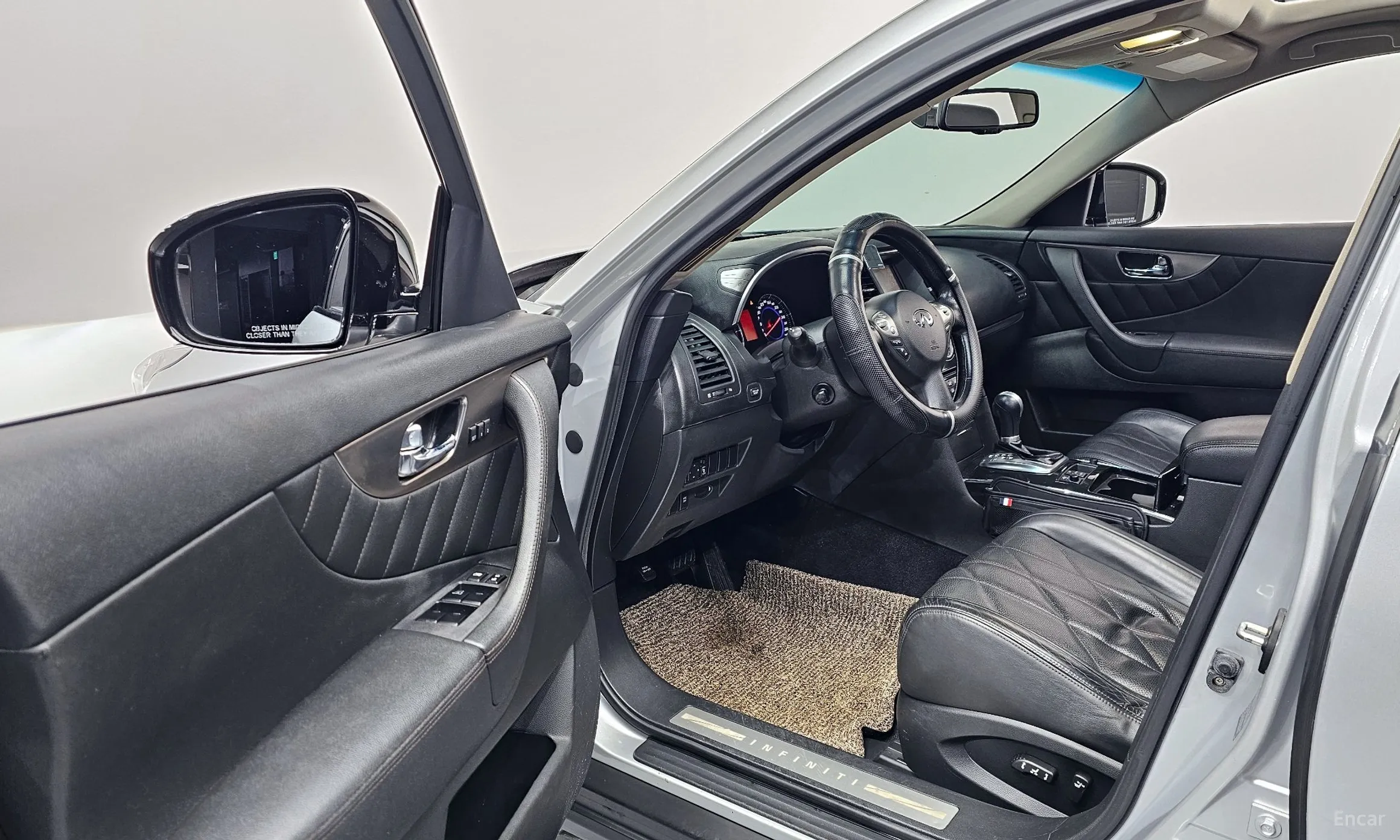 Infiniti FX35 превью 11