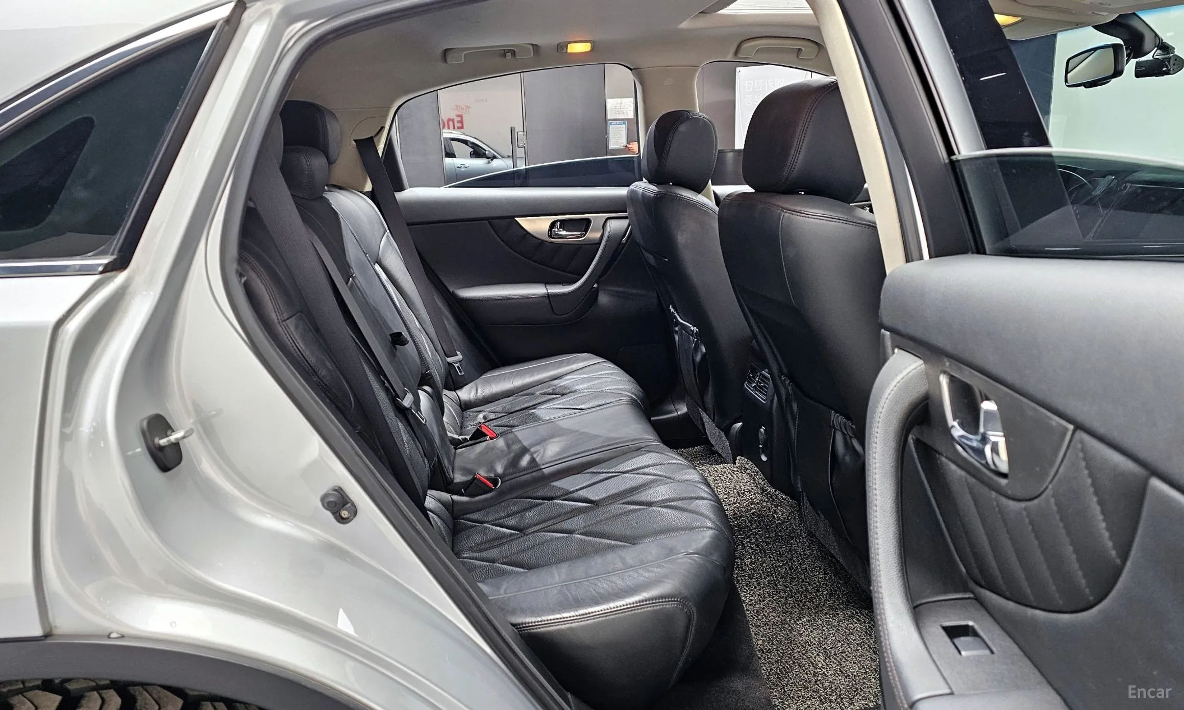 Infiniti FX35 превью 12