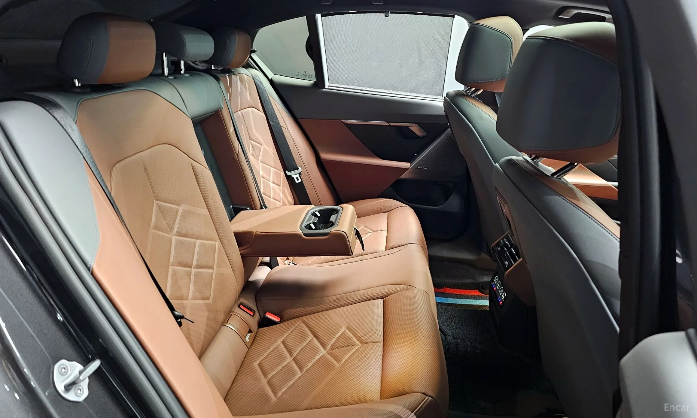 BMW 5 Series (G60) превью 12
