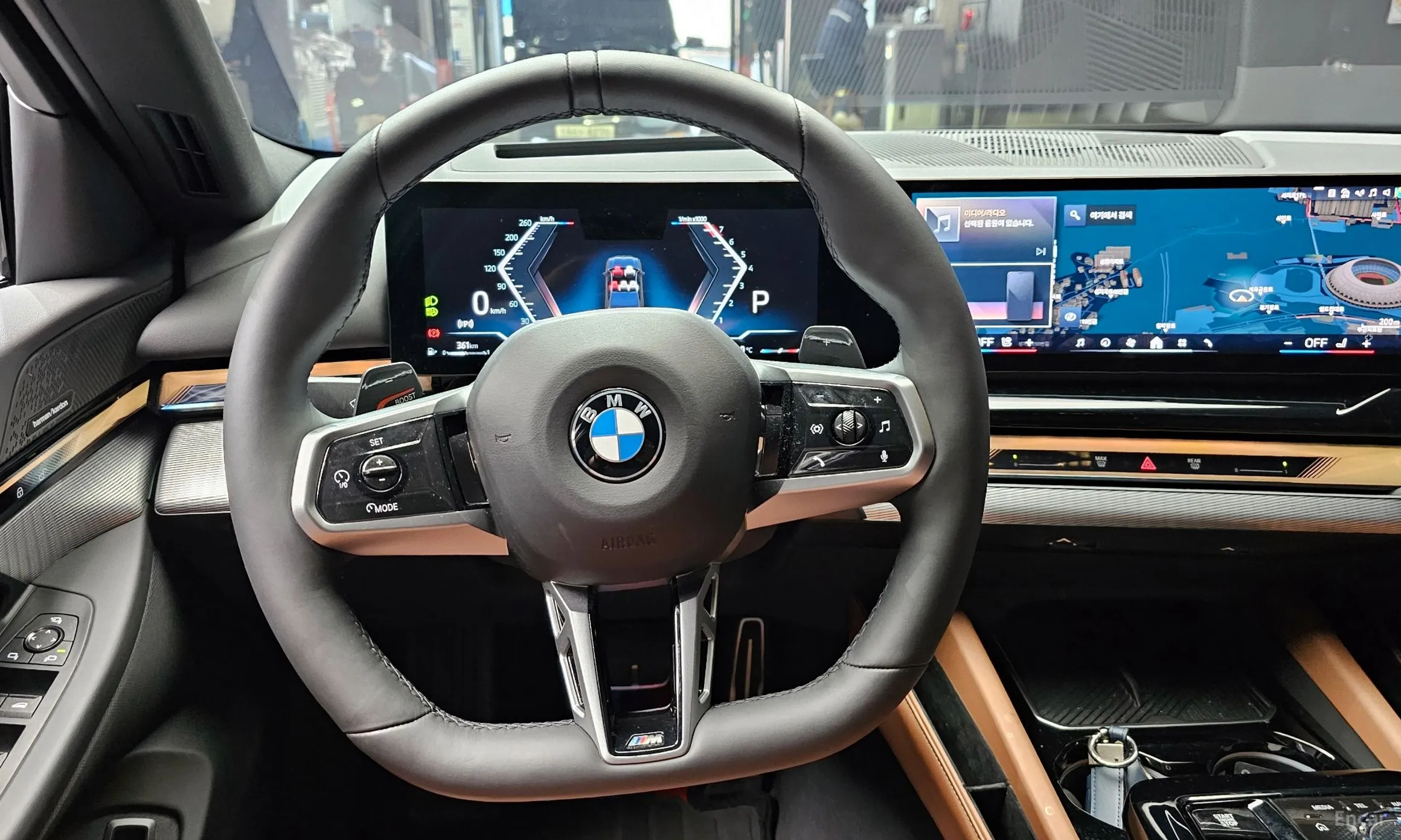 BMW 5 Series (G60) превью 13