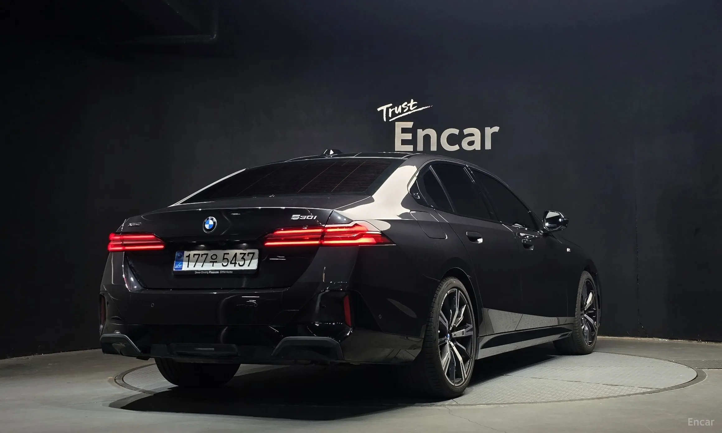 BMW 5 Series (G60) превью 2