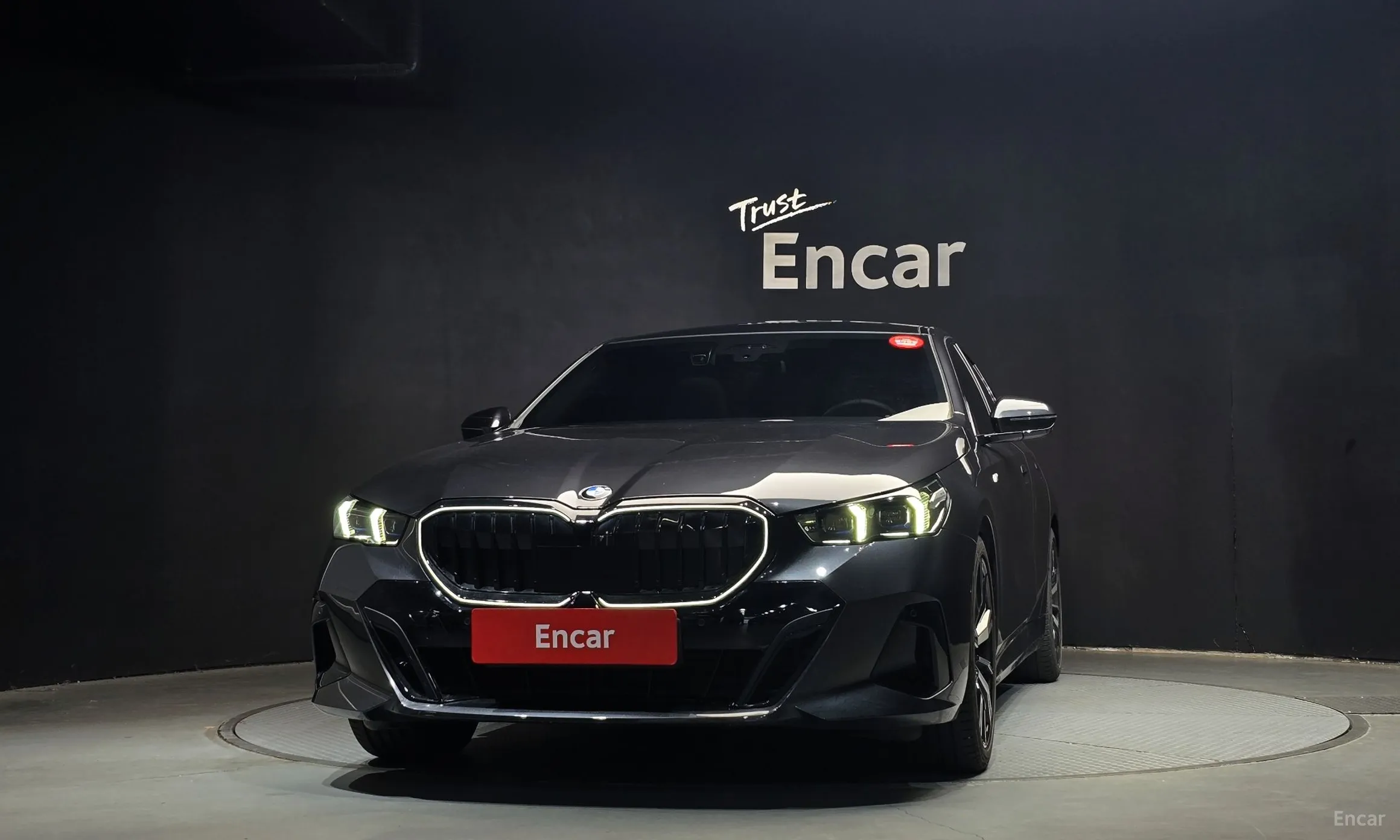BMW 5 Series (G60) превью 3