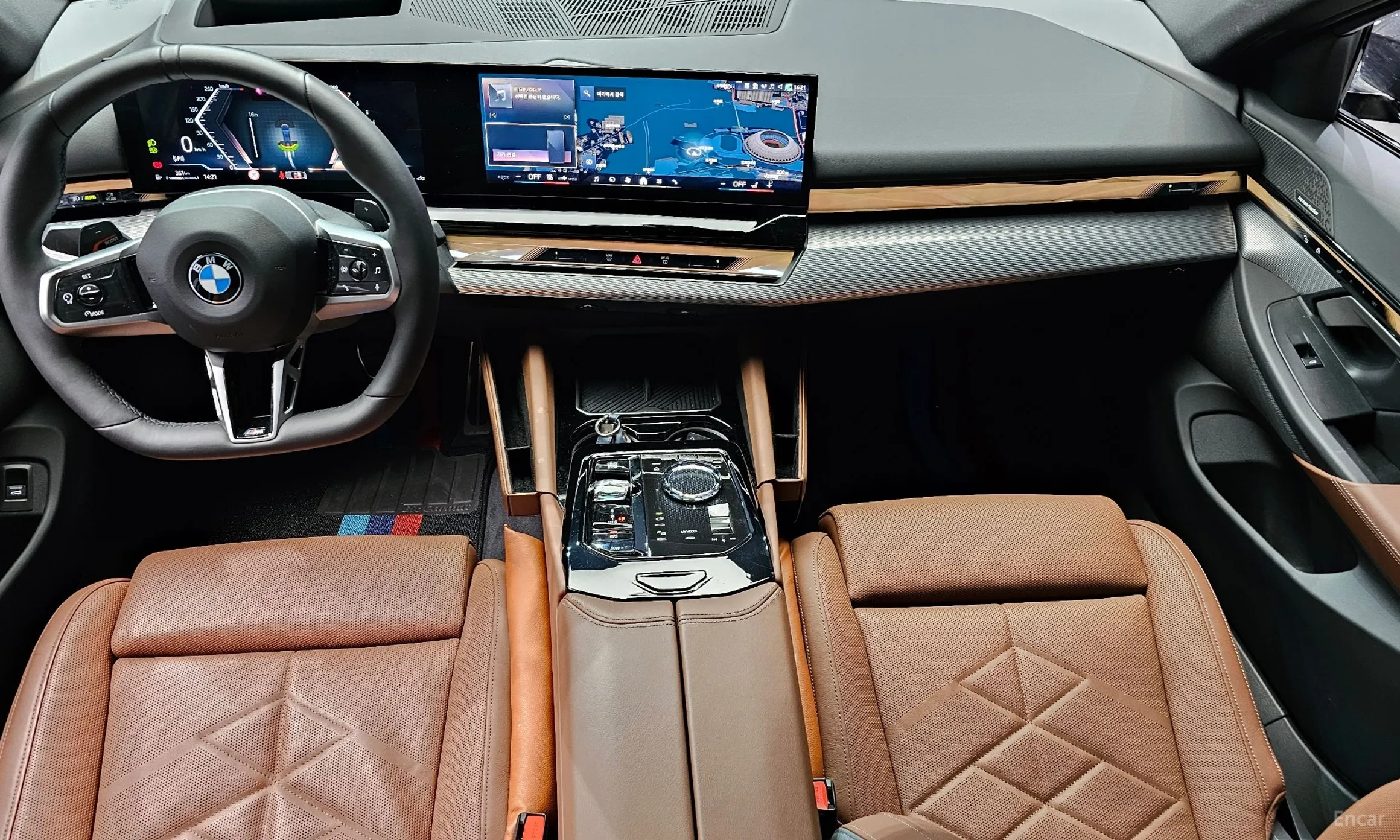 BMW 5 Series (G60) превью 7