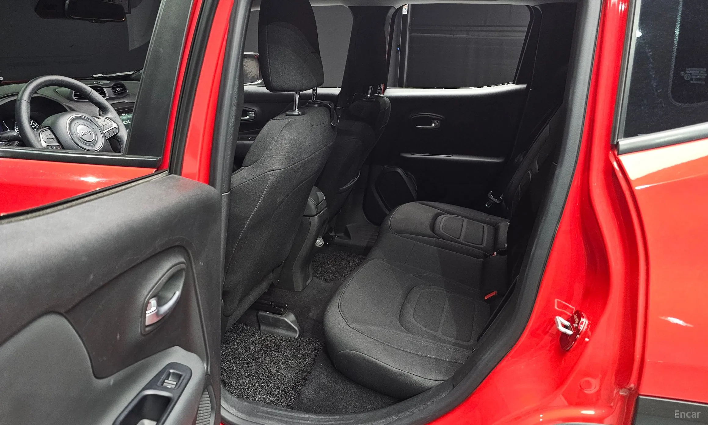 Jeep Renegade превью 12
