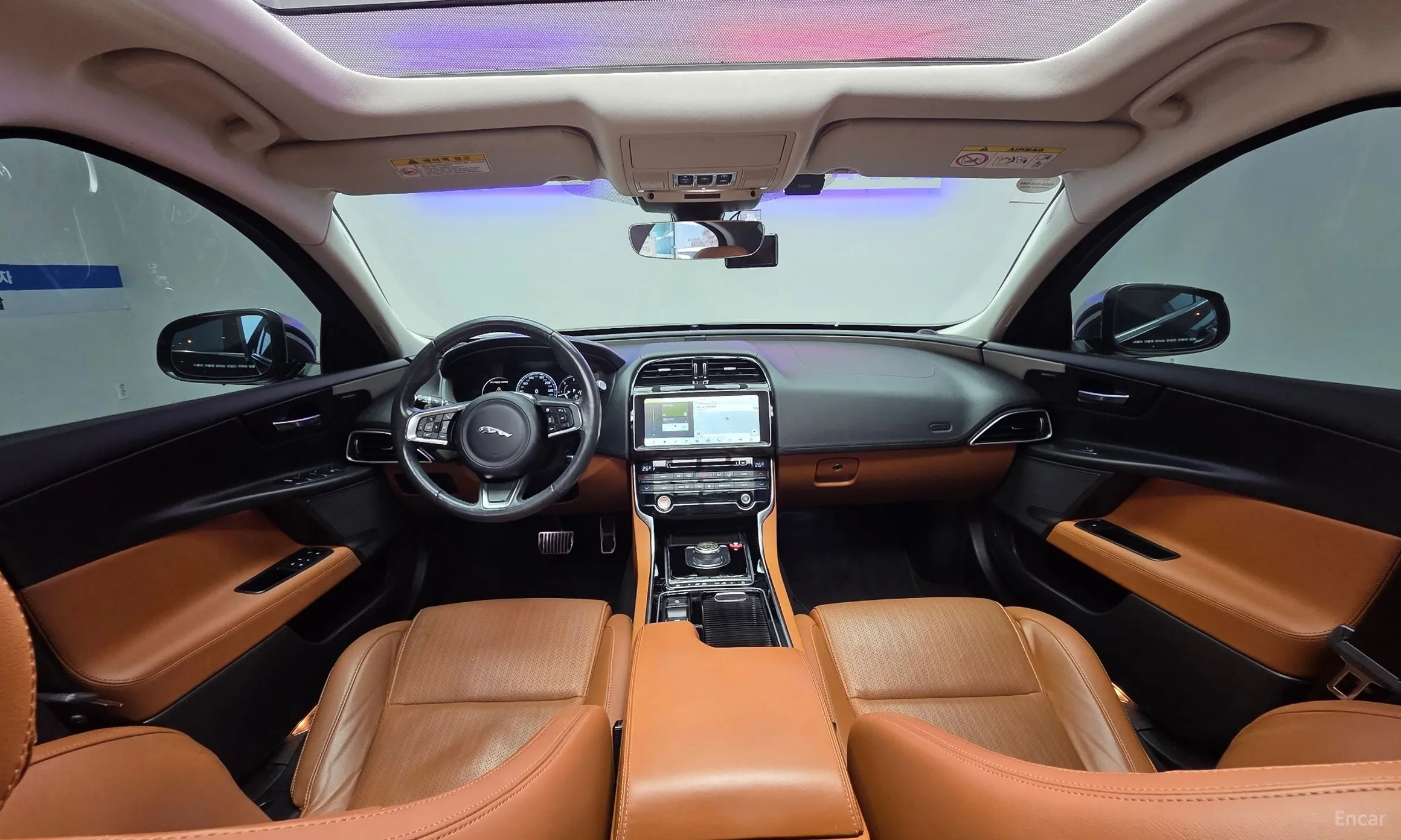 Jaguar XE превью 11