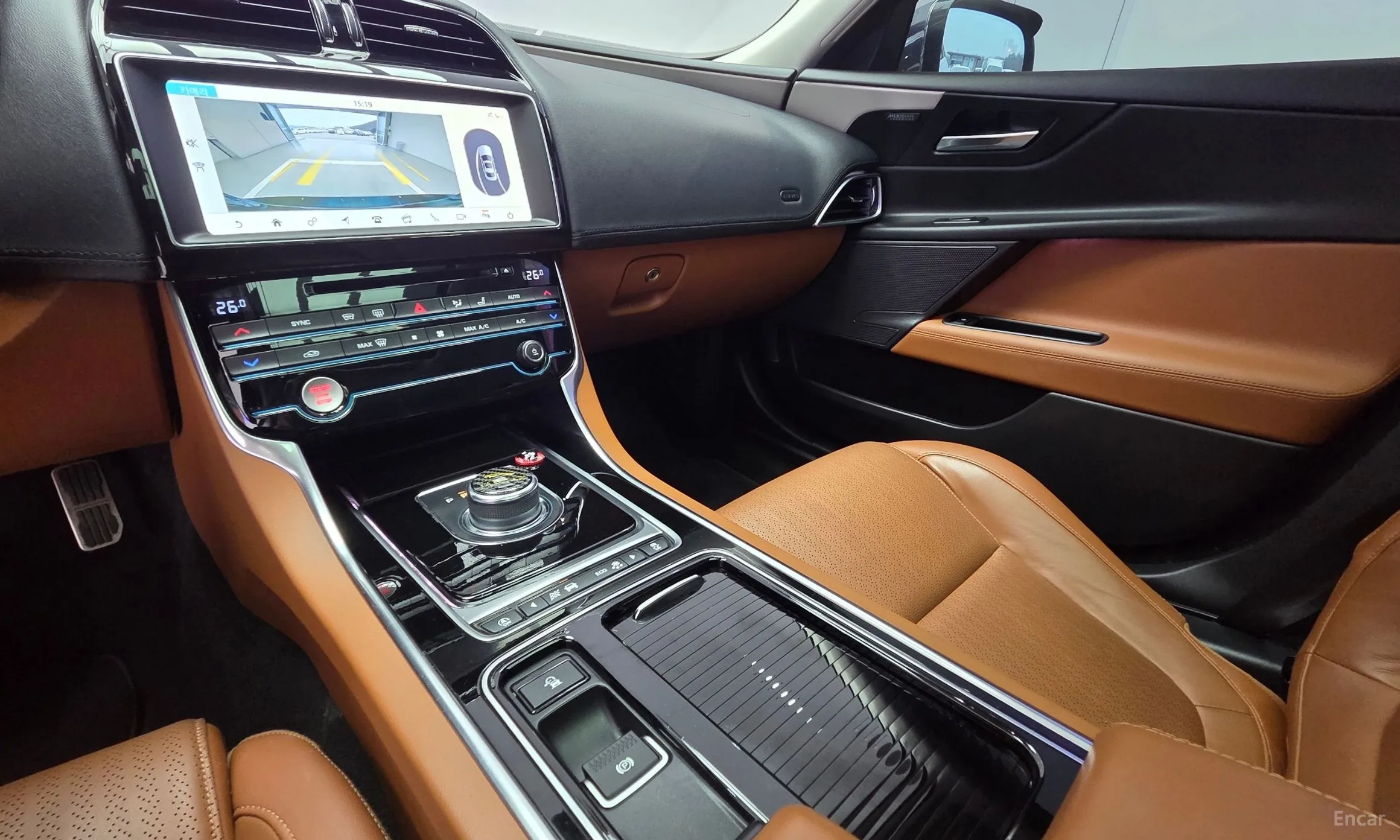 Jaguar XE превью 13