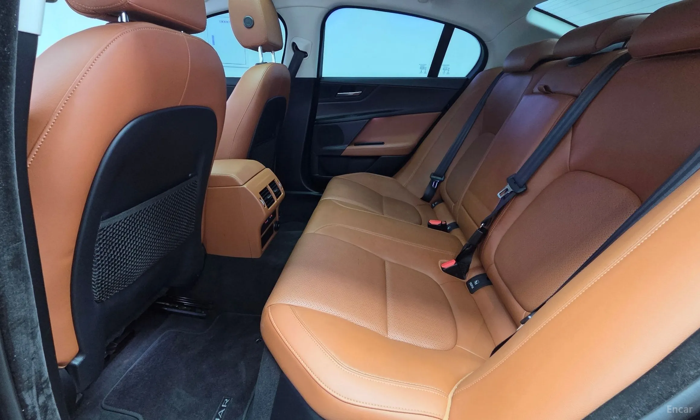 Jaguar XE превью 14