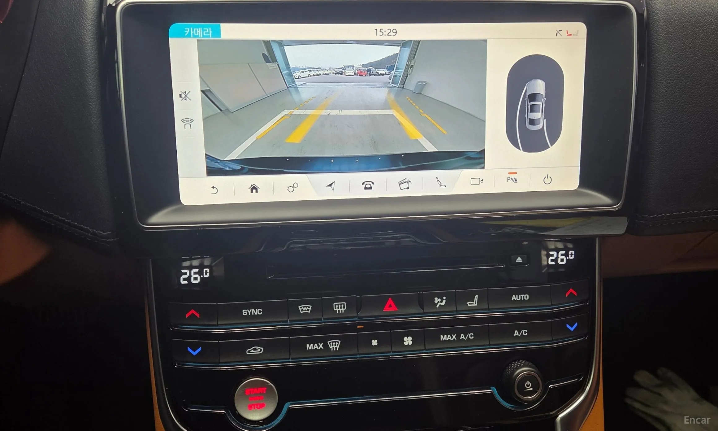Jaguar XE превью 15