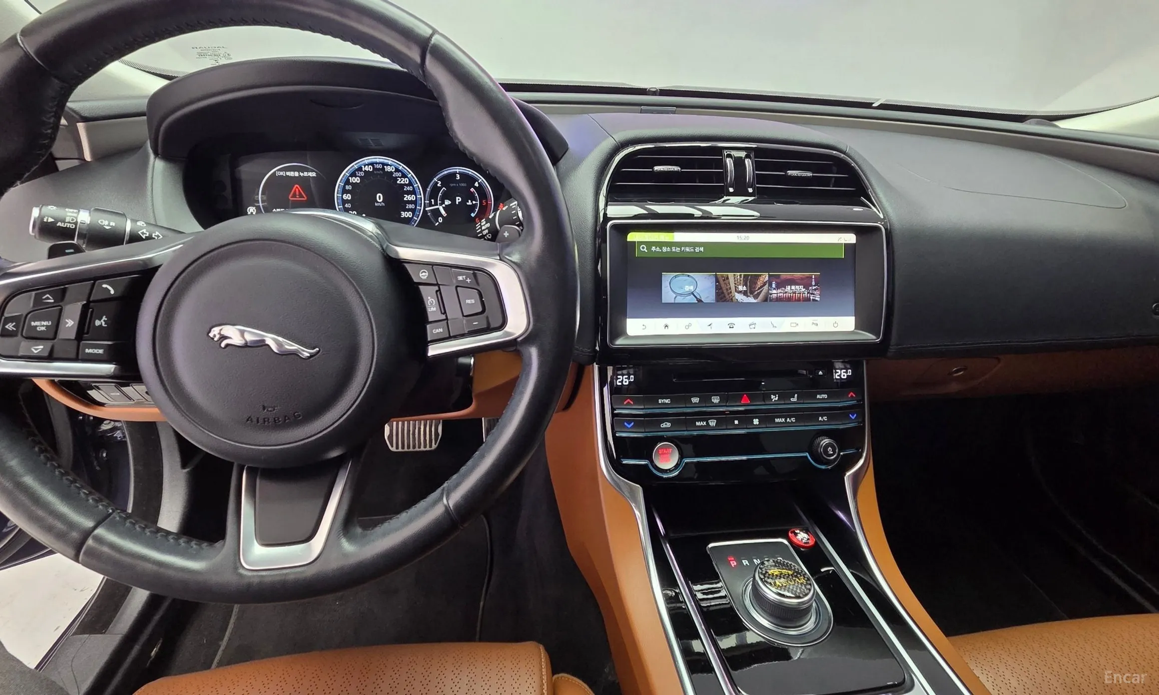 Jaguar XE превью 16