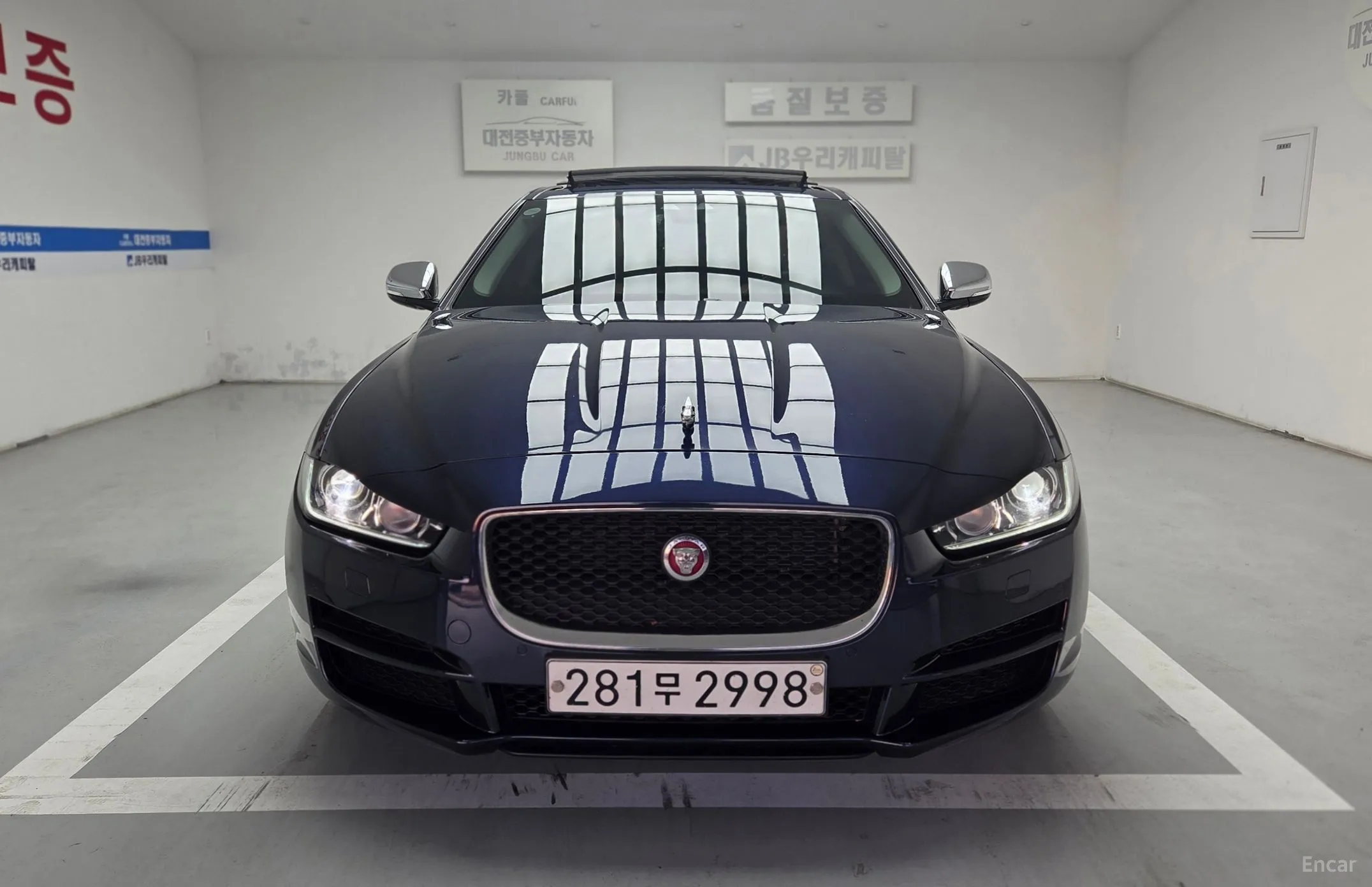 Jaguar XE превью 3