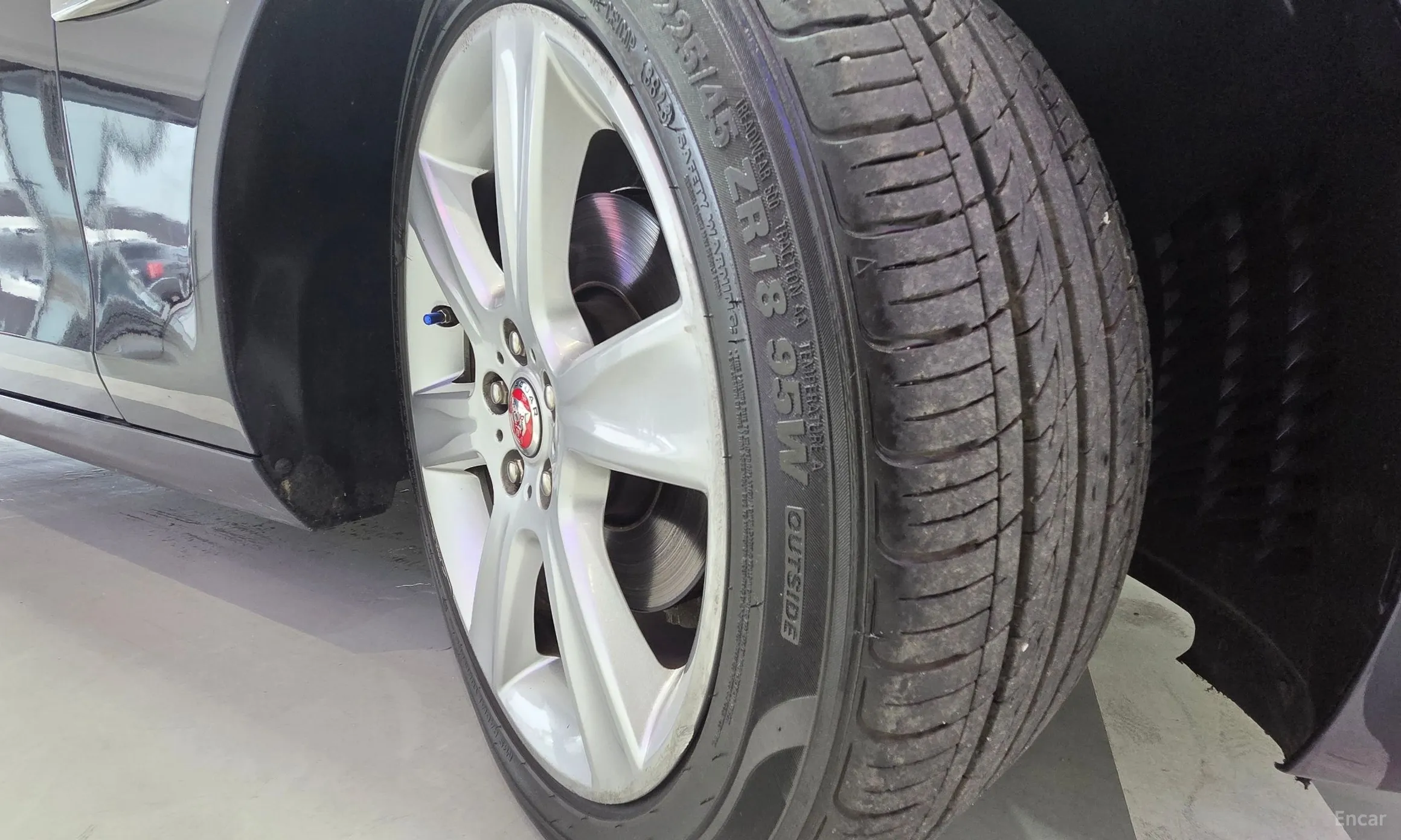 Jaguar XE превью 5