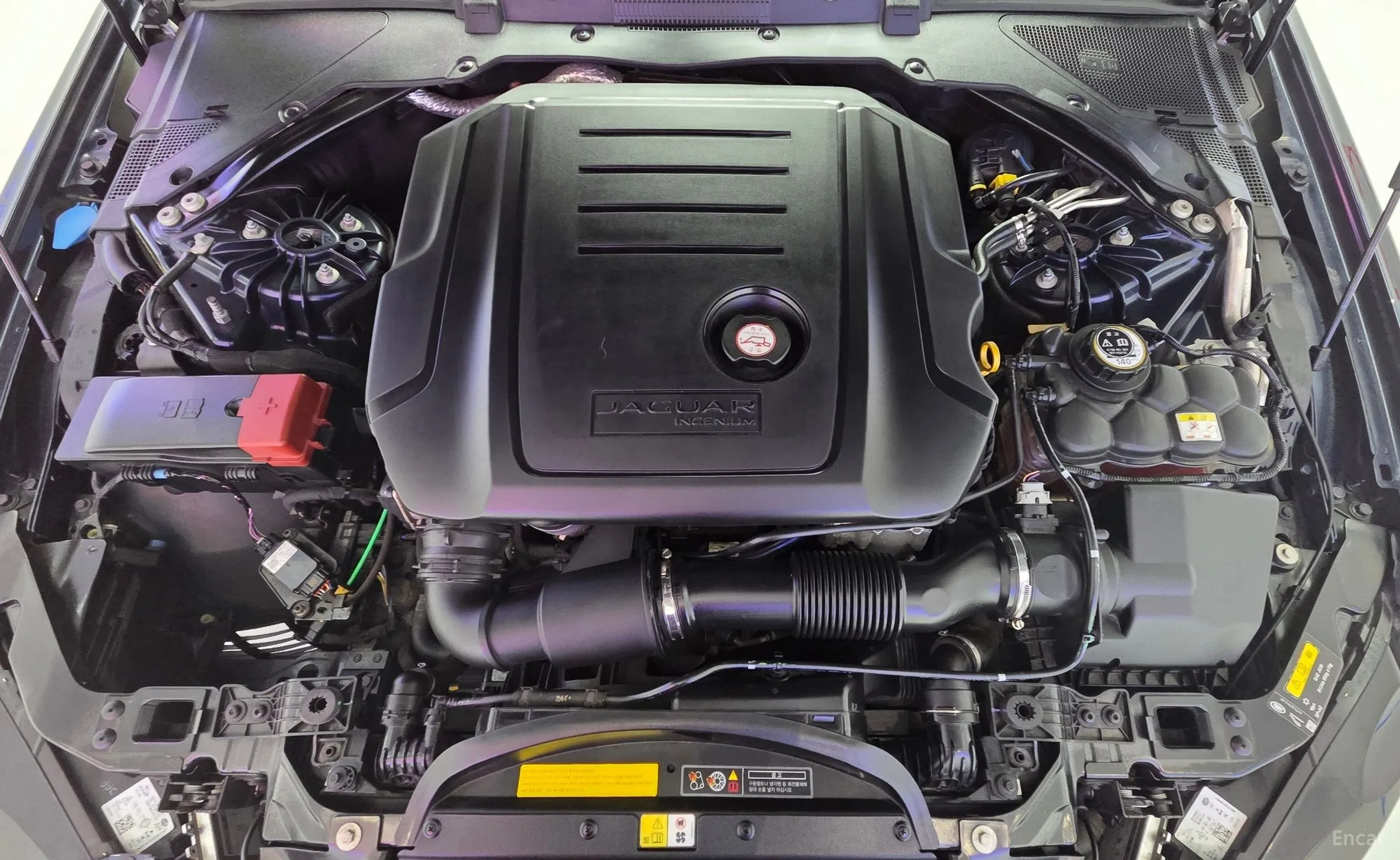 Jaguar XE превью 6