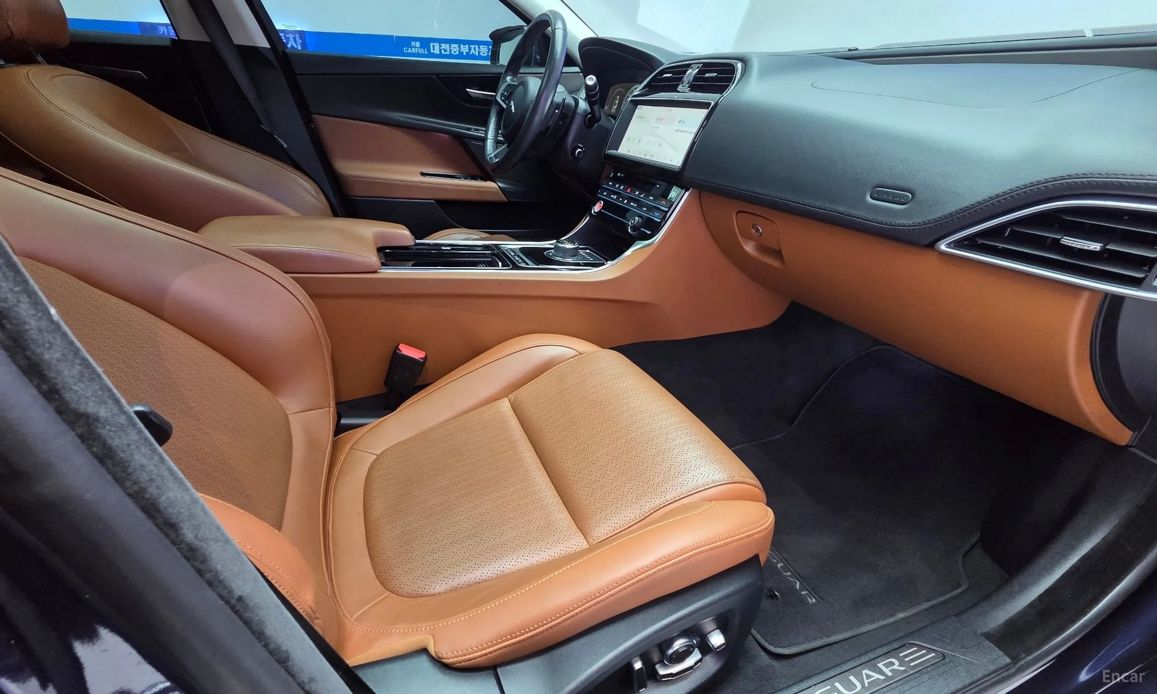 Jaguar XE превью 7