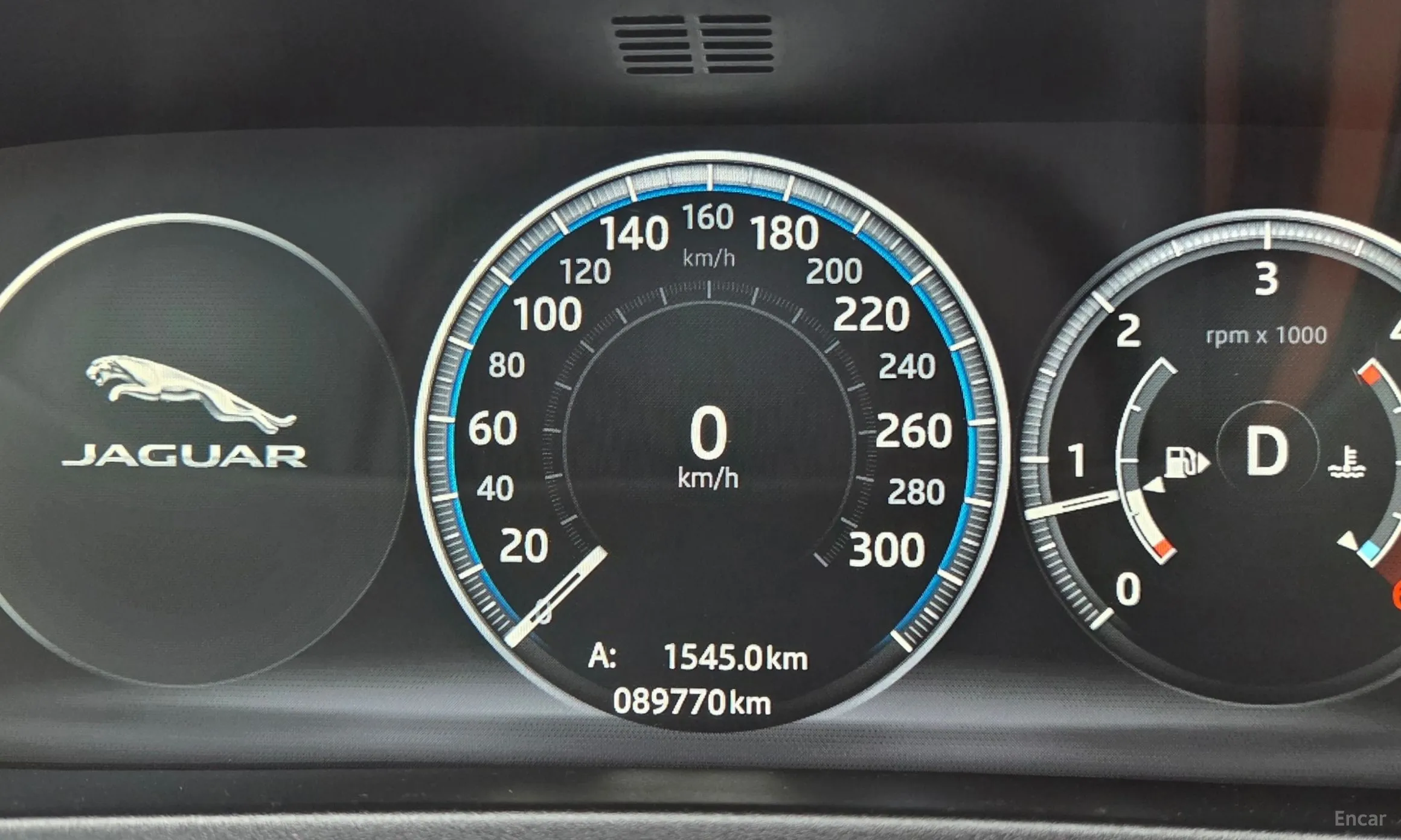 Jaguar XE превью 8