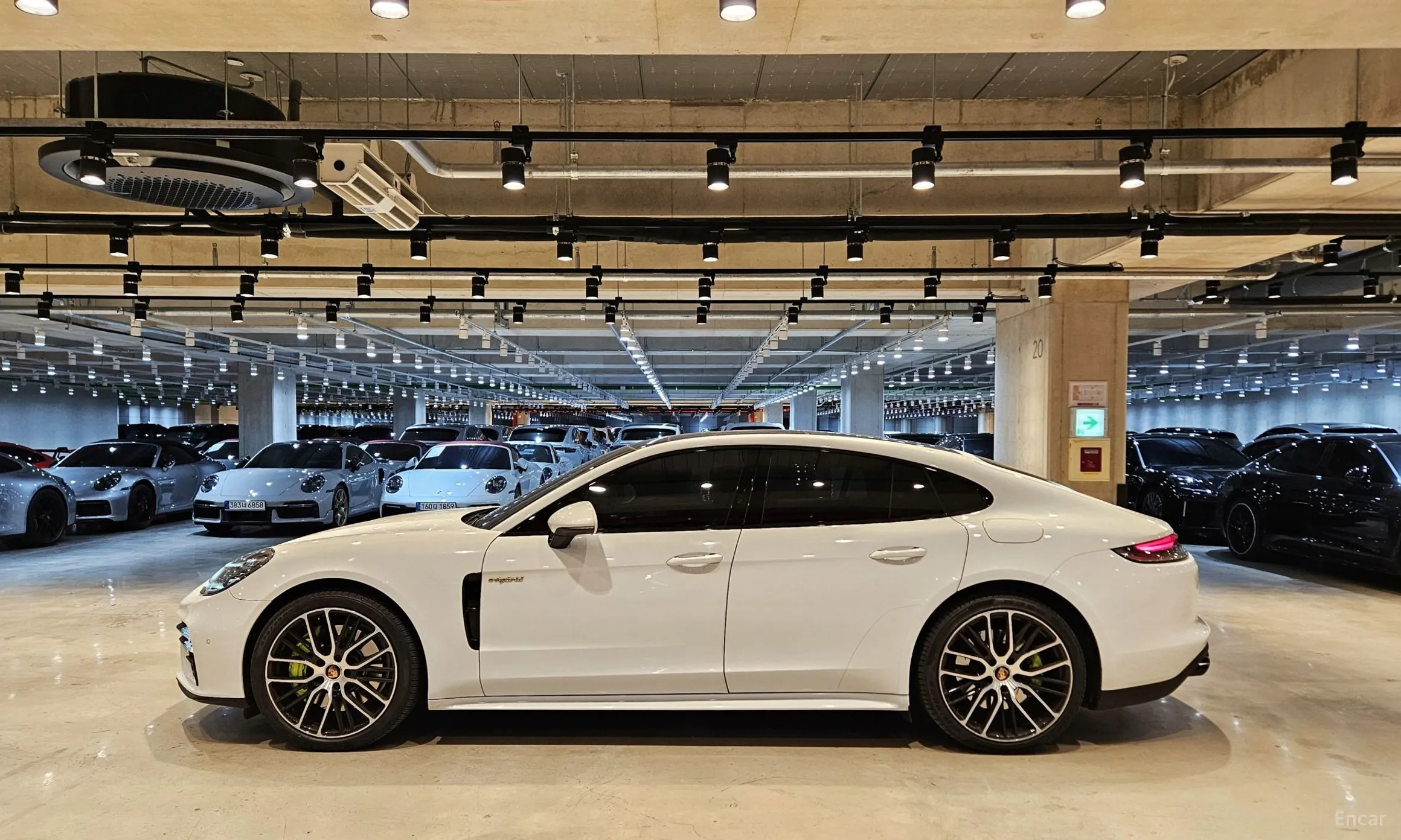 Porsche Panamera (971) превью 7