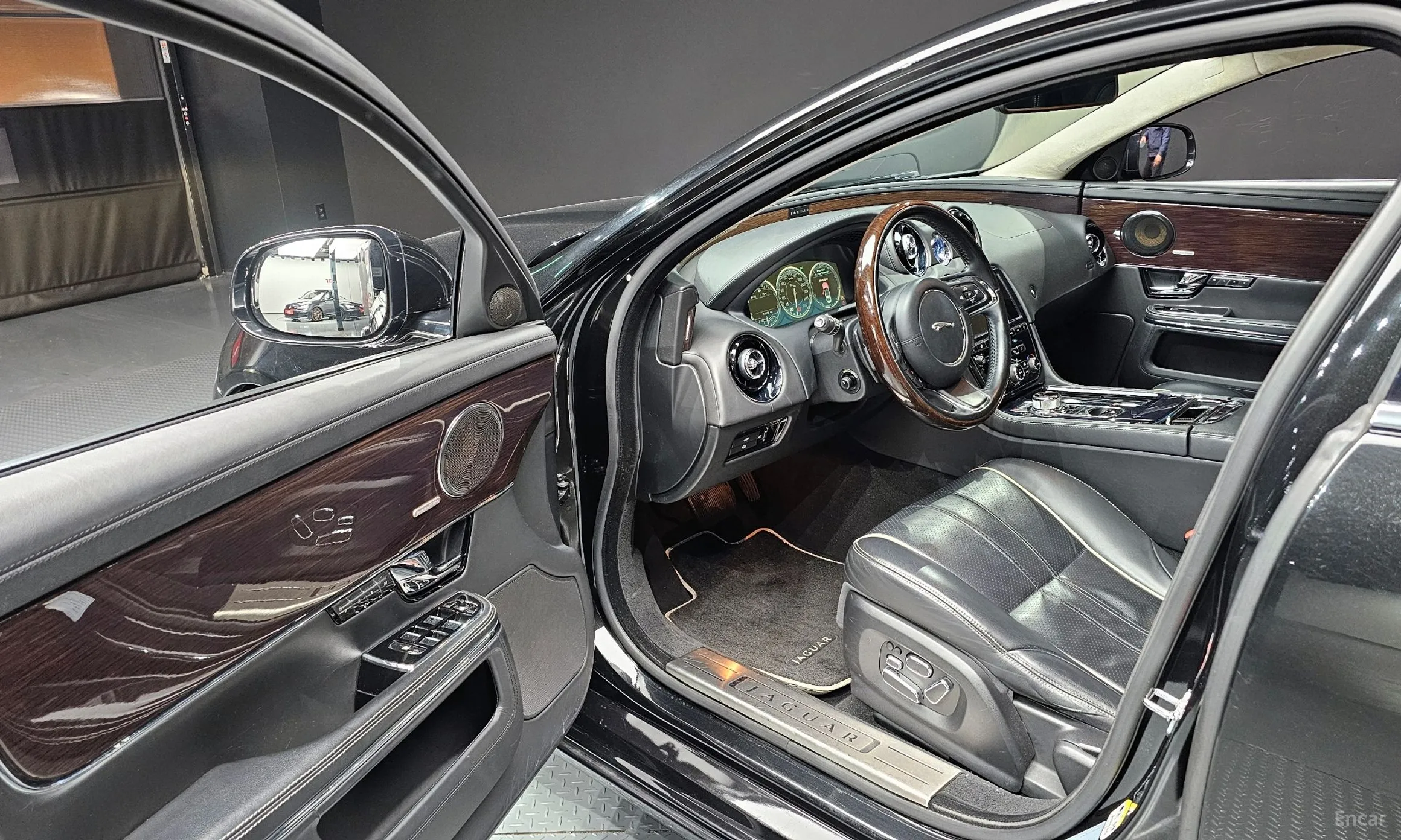 Jaguar All New XJ превью 10