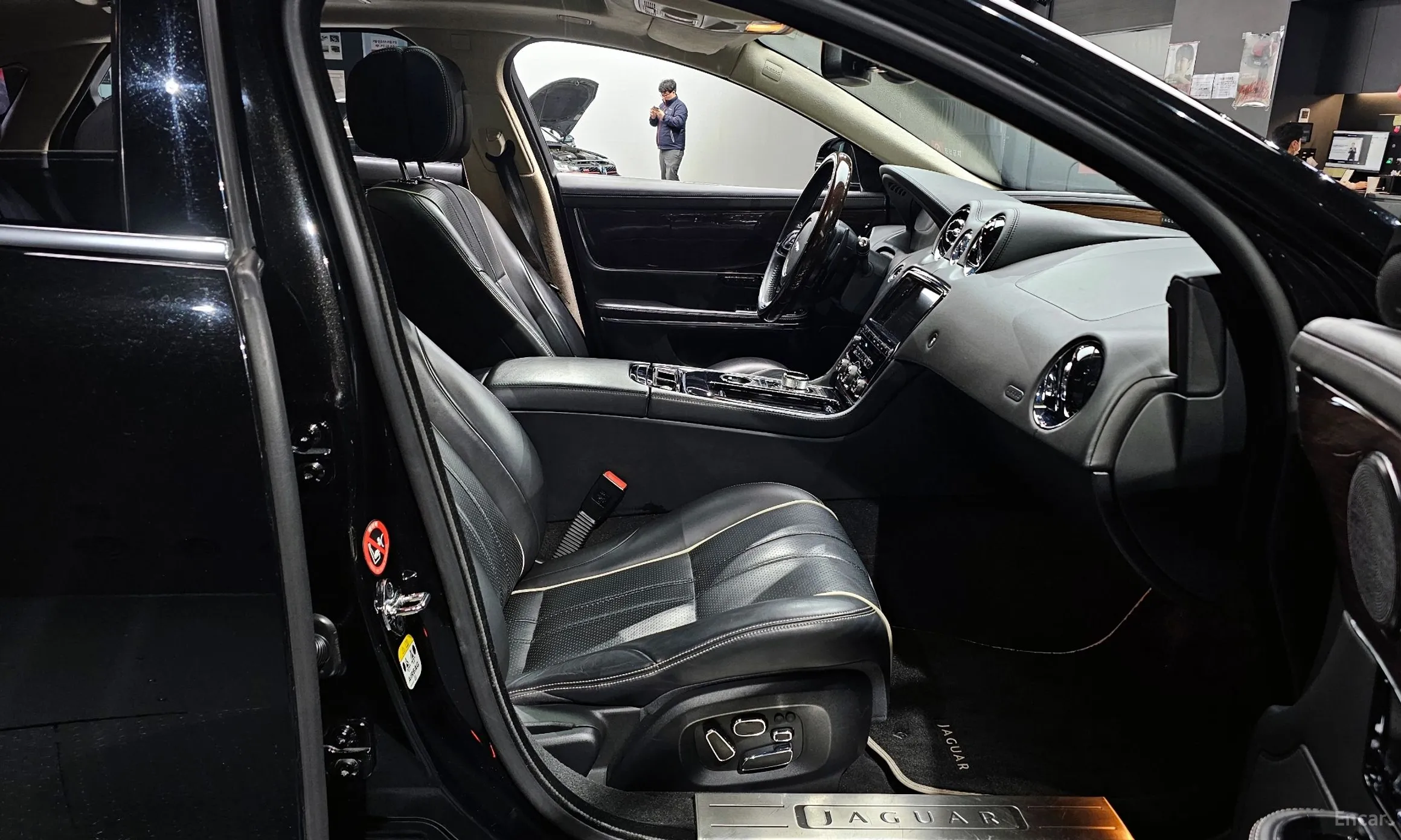 Jaguar All New XJ превью 11