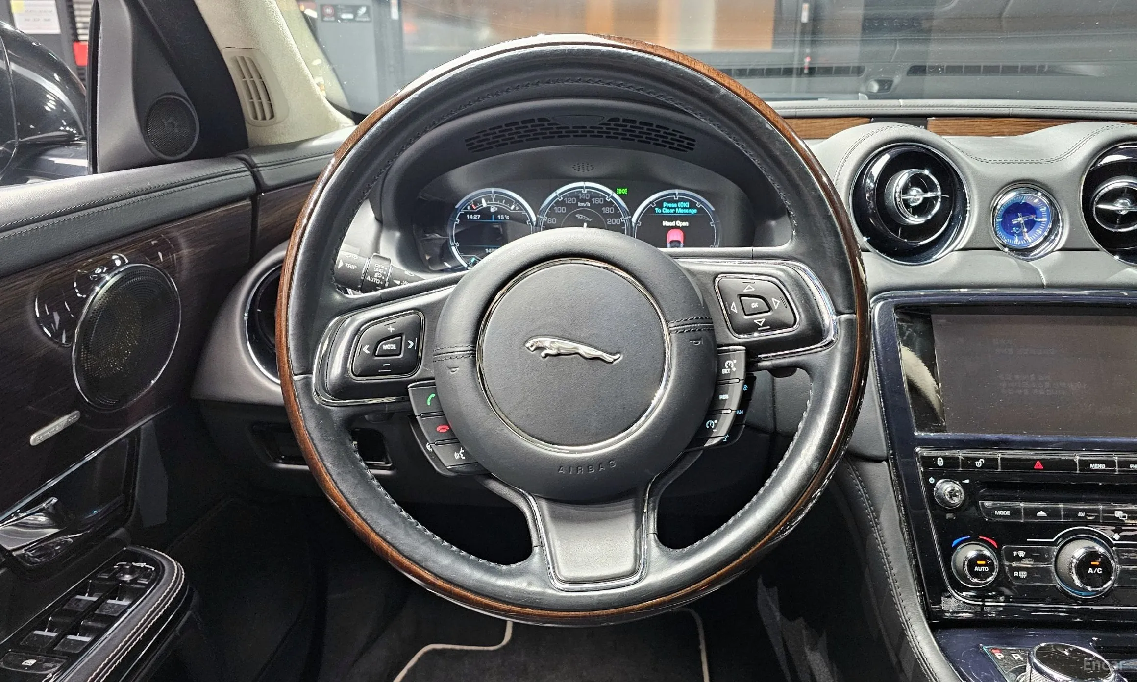 Jaguar All New XJ превью 14