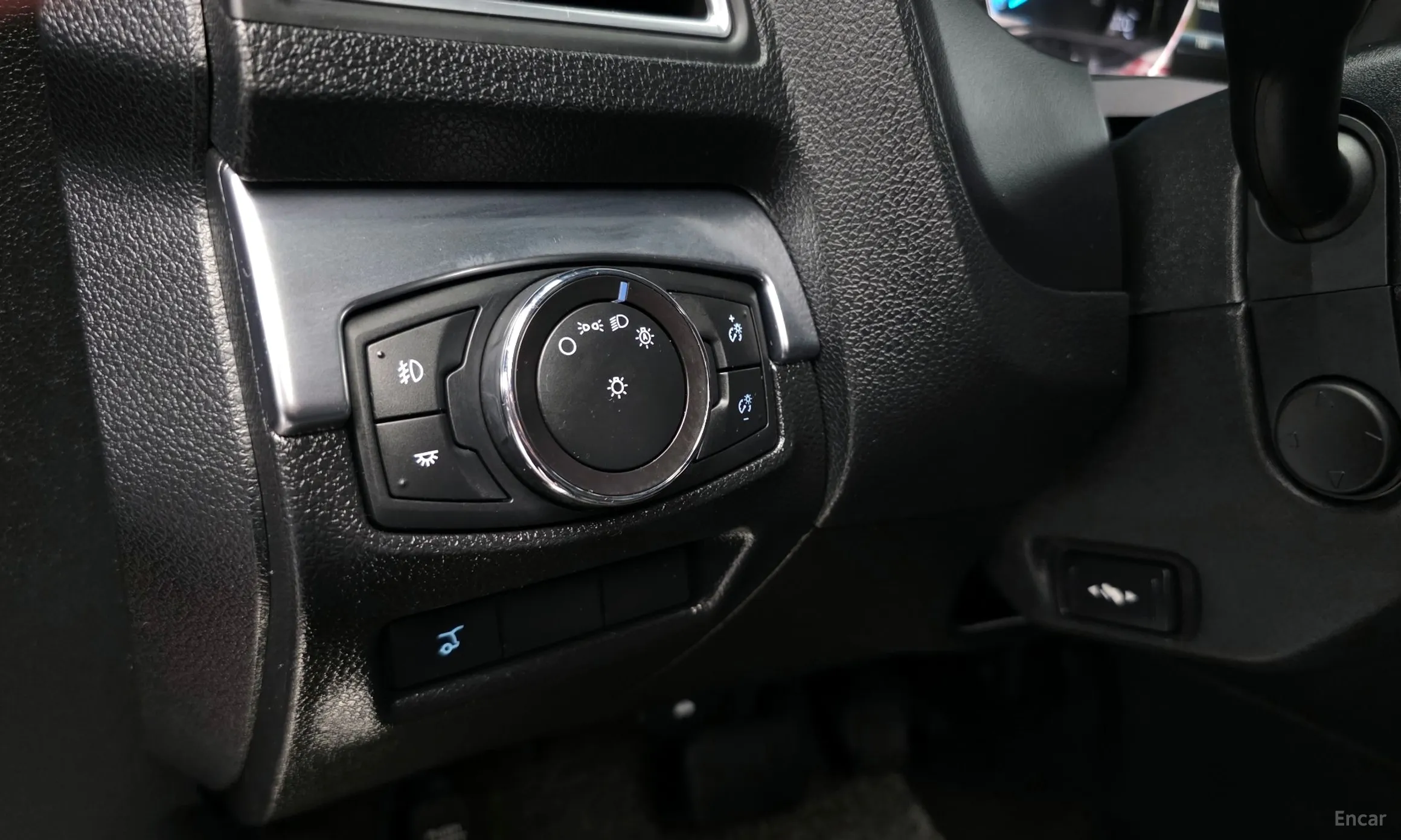 Ford Explorer превью 14