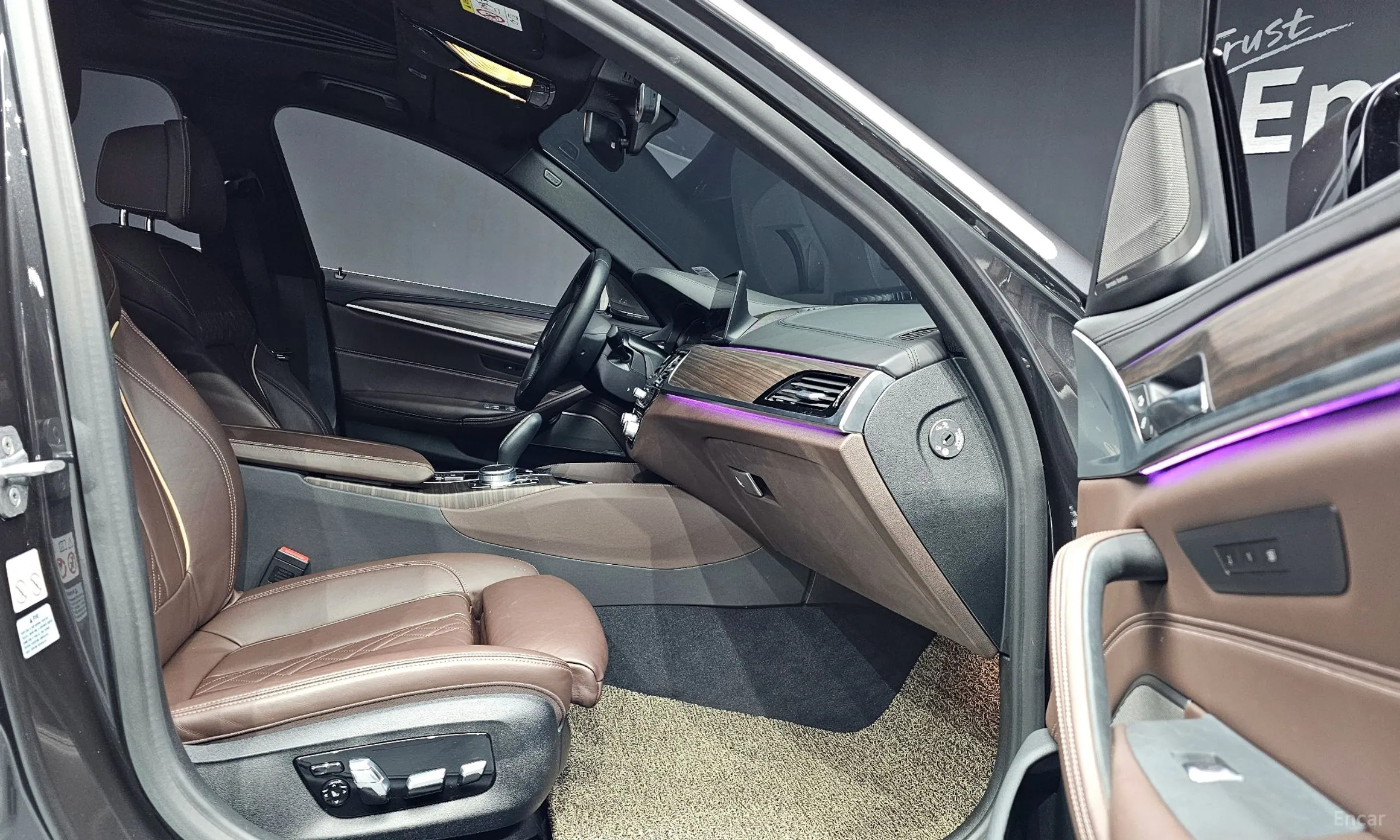 BMW 5 Series (G30) превью 10