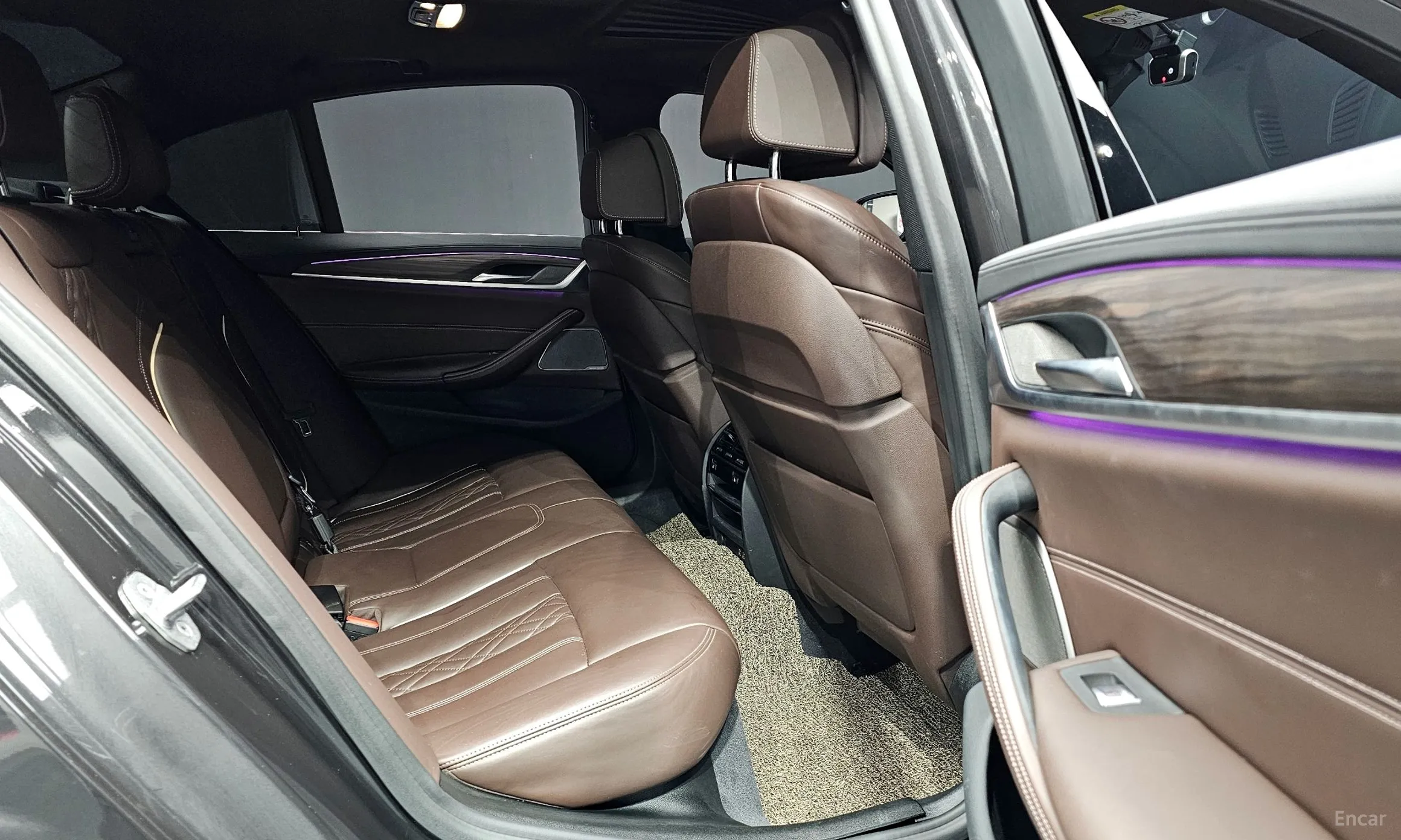 BMW 5 Series (G30) превью 11