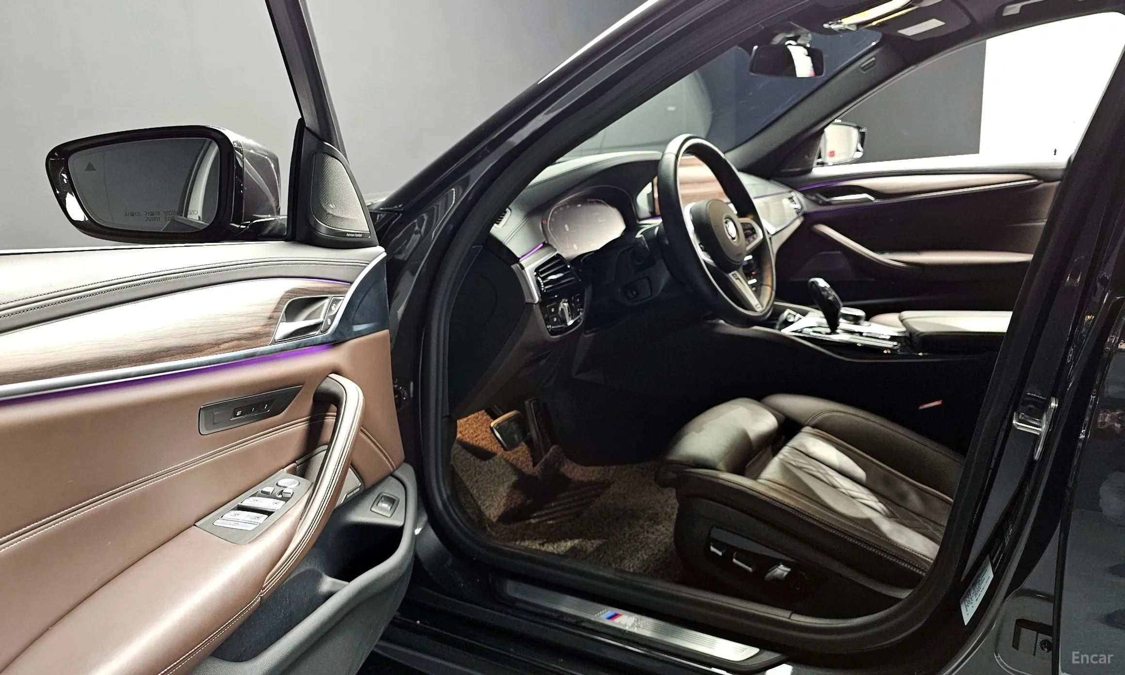 BMW 5 Series (G30) превью 12