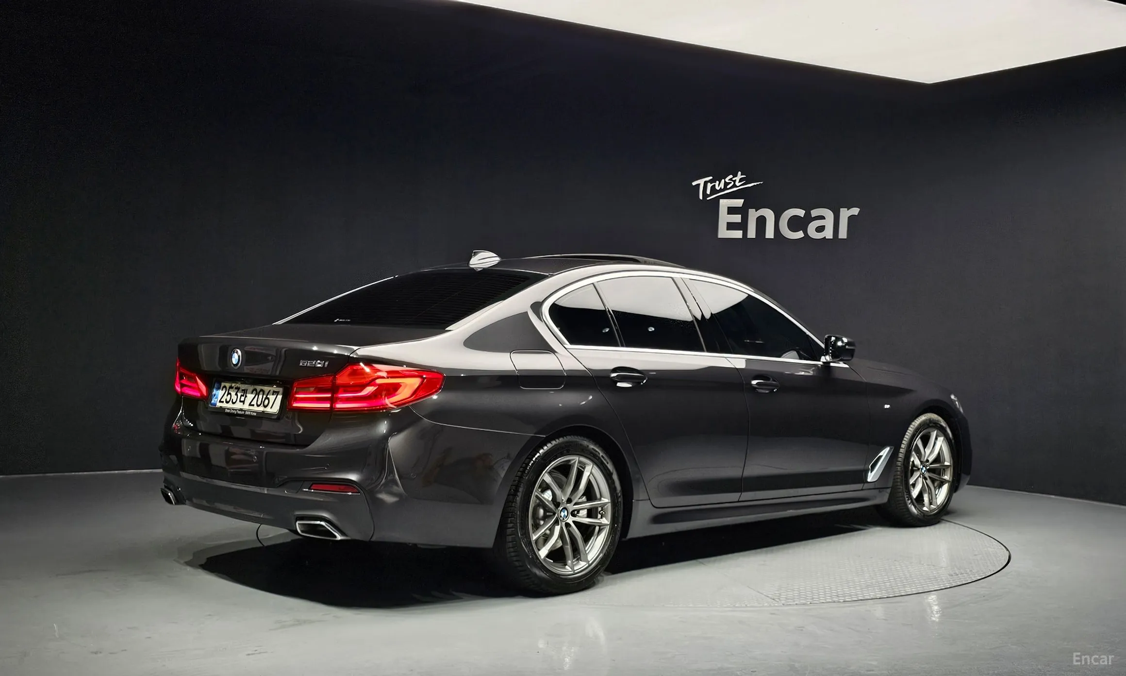 BMW 5 Series (G30) превью 2