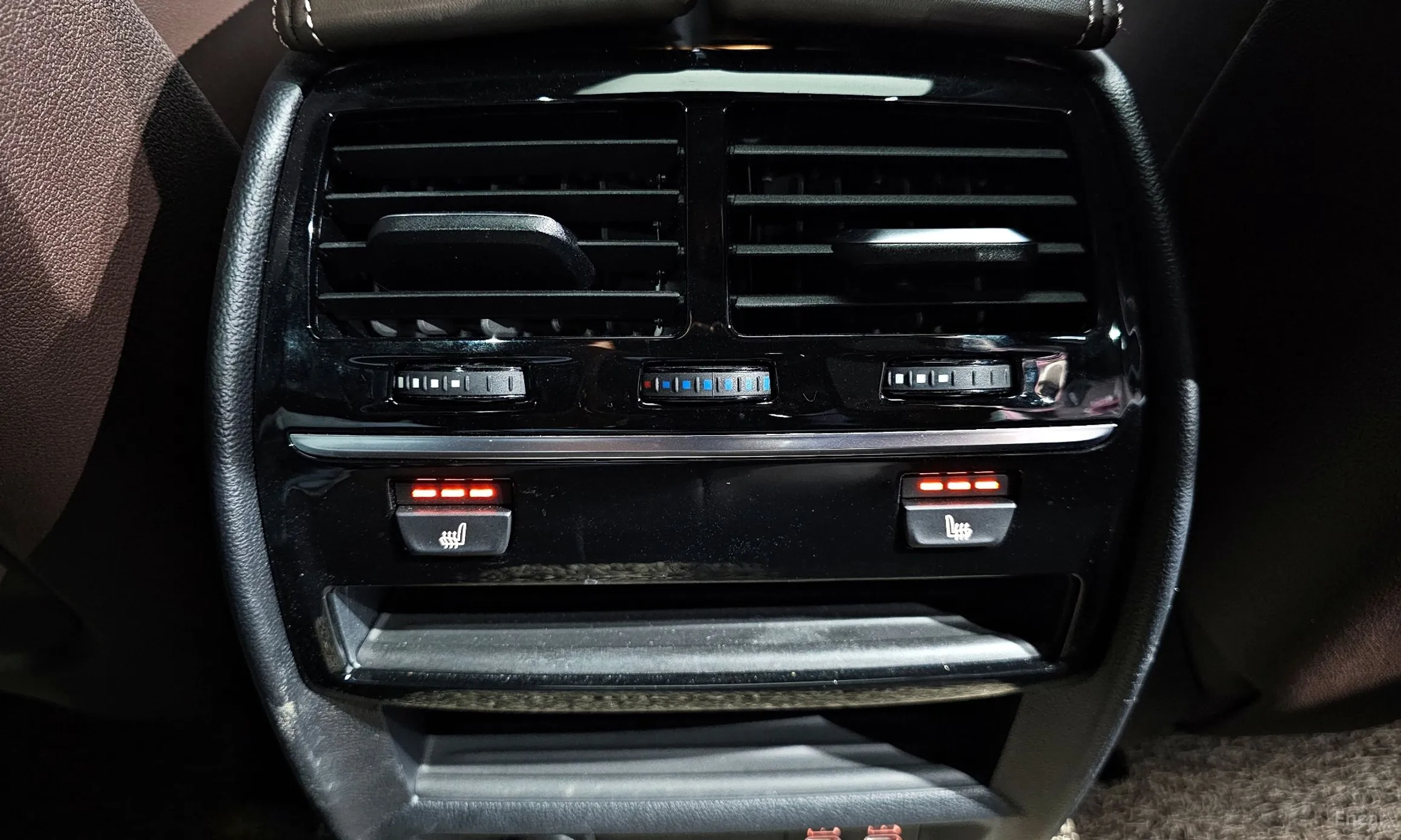 BMW 5 Series (G30) превью 19
