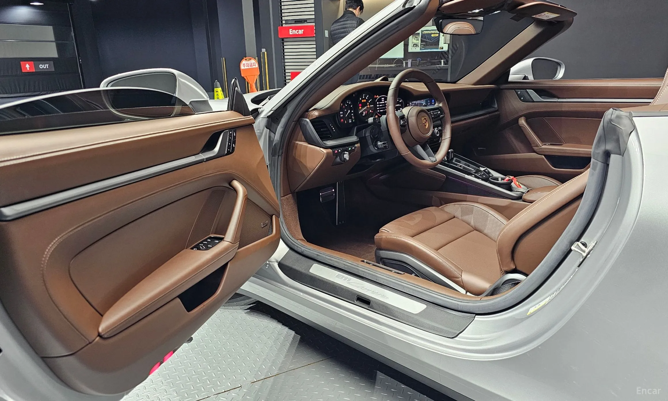 Porsche 911 (992) превью 11