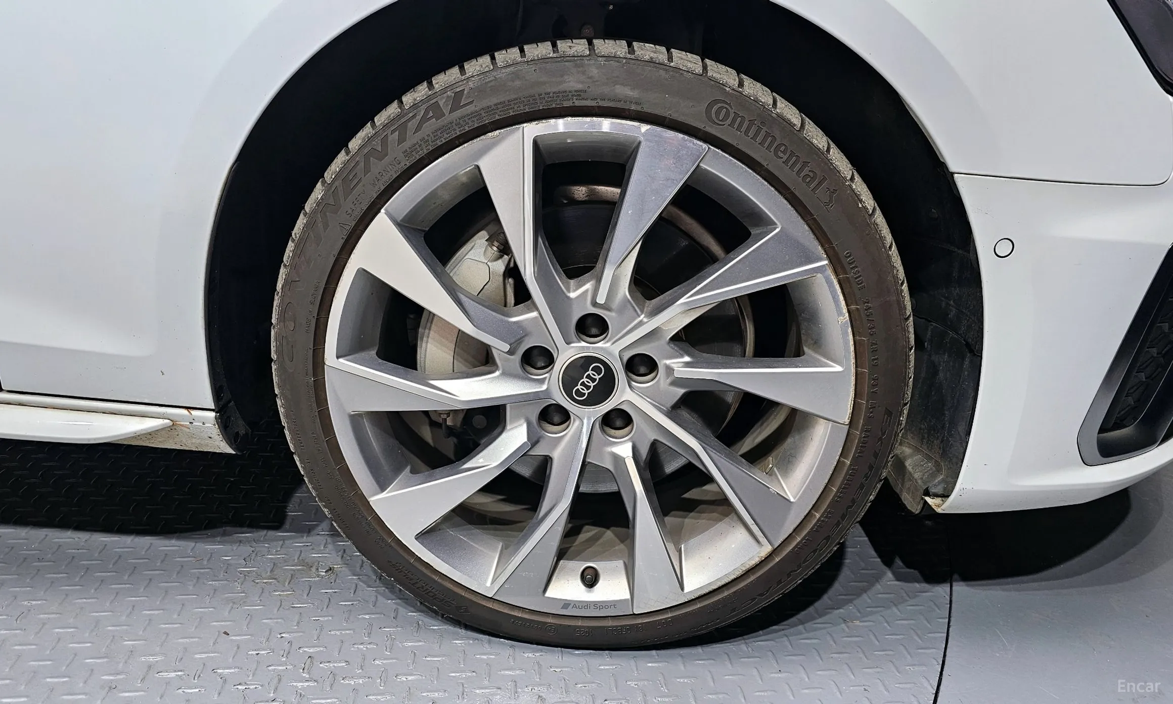 Audi A4 (B9) превью 5