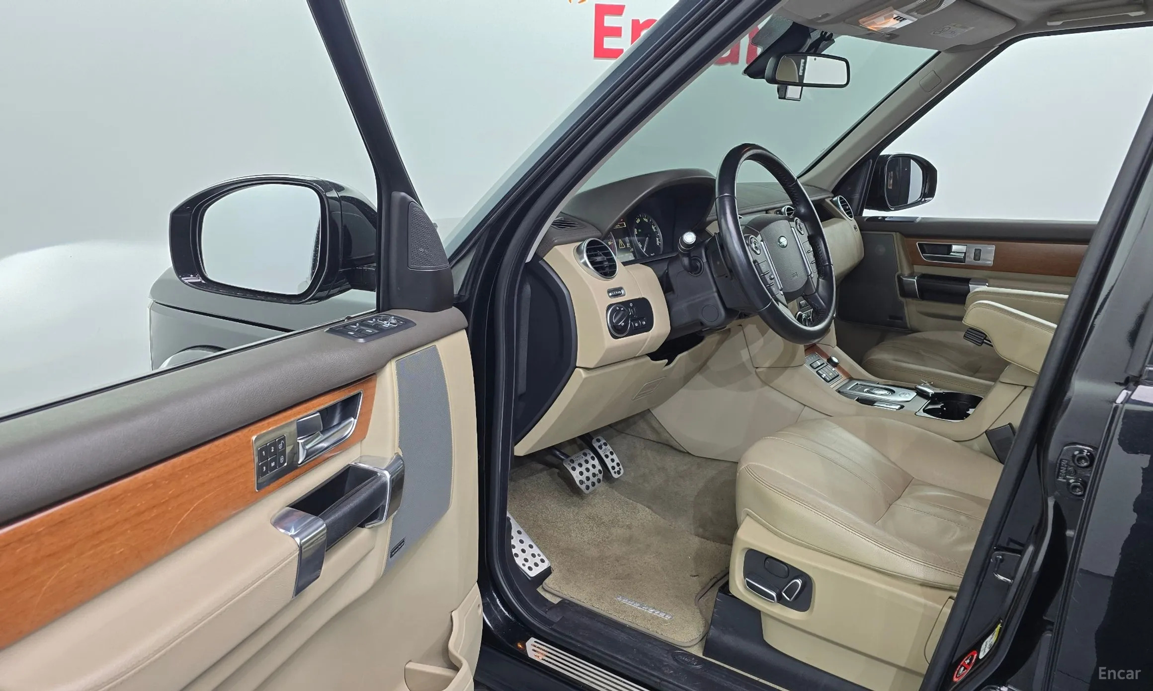 Land Rover Discovery 4 превью 10