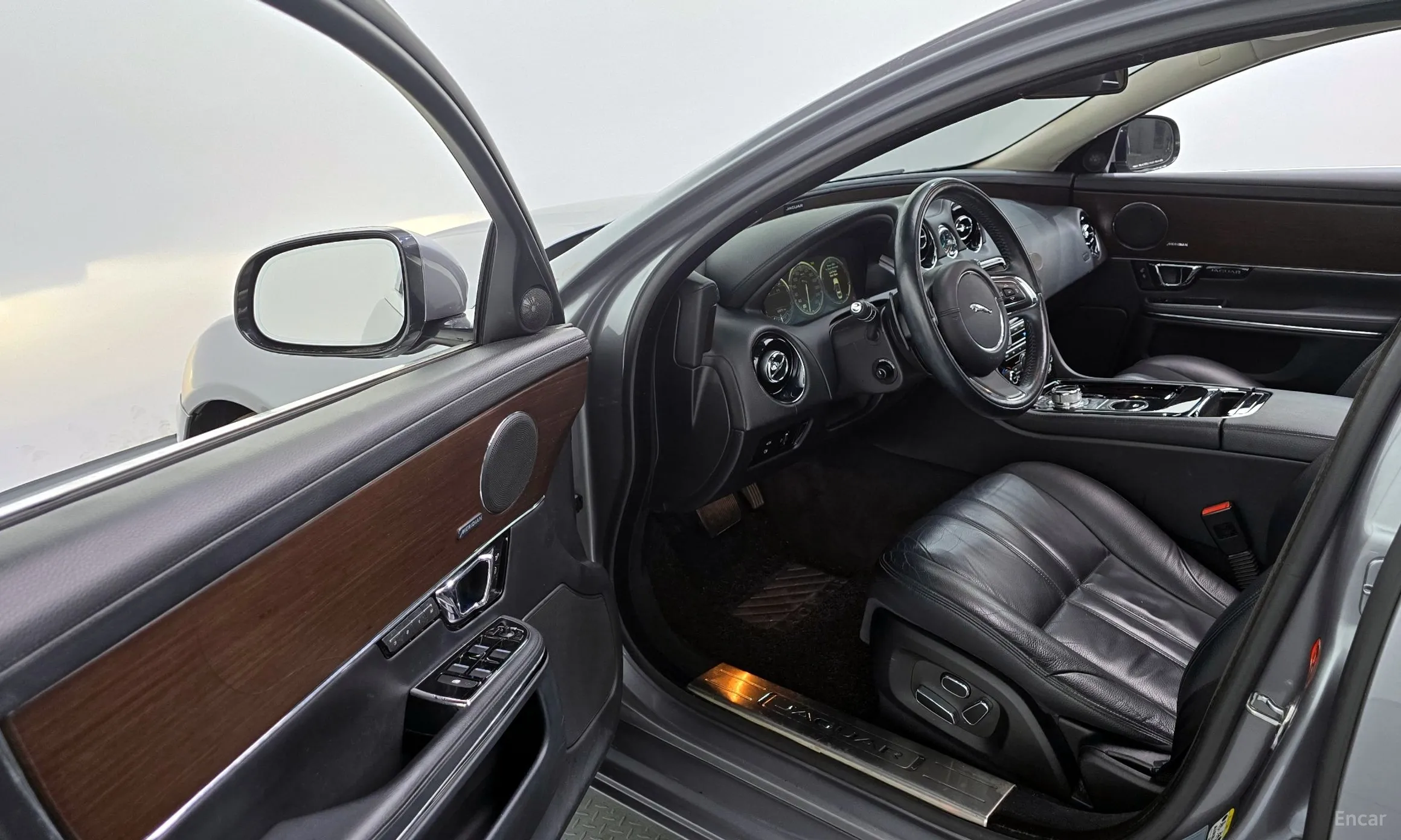 Jaguar All New XJ превью 10