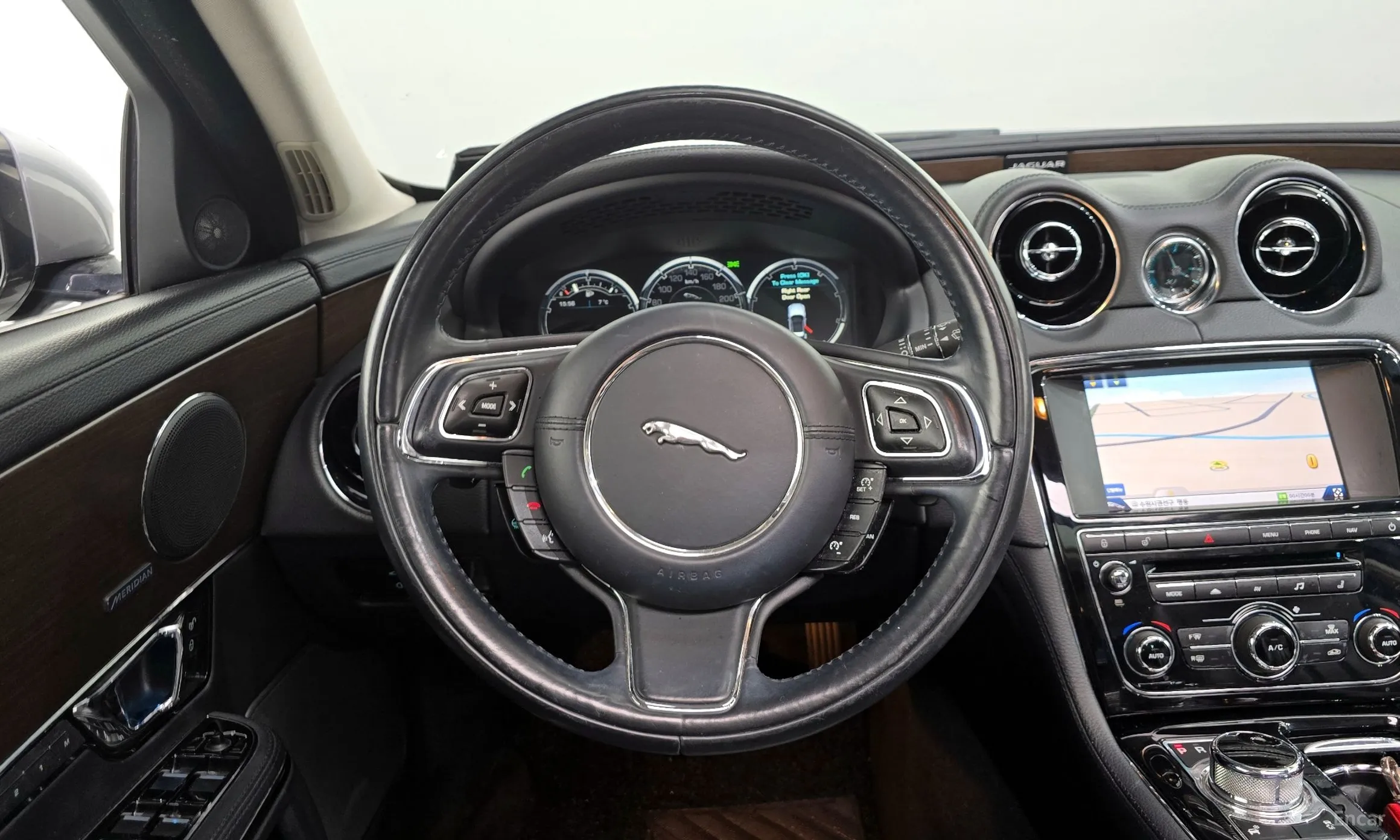 Jaguar All New XJ превью 13