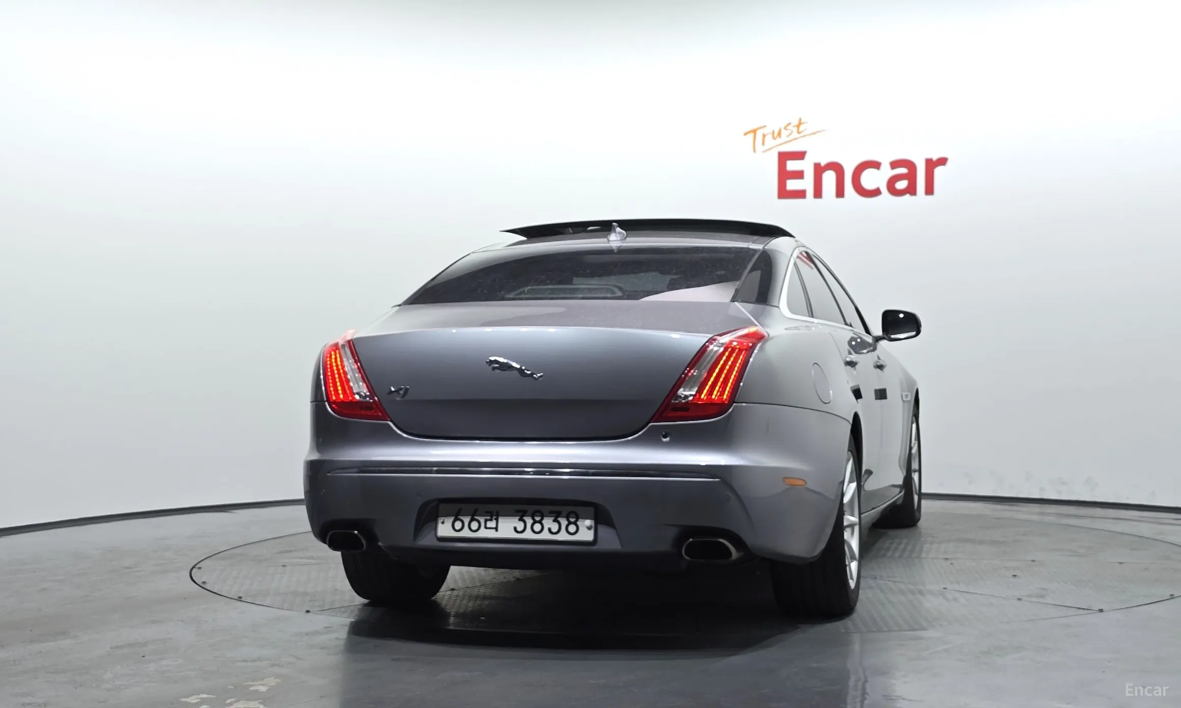 Jaguar All New XJ превью 4