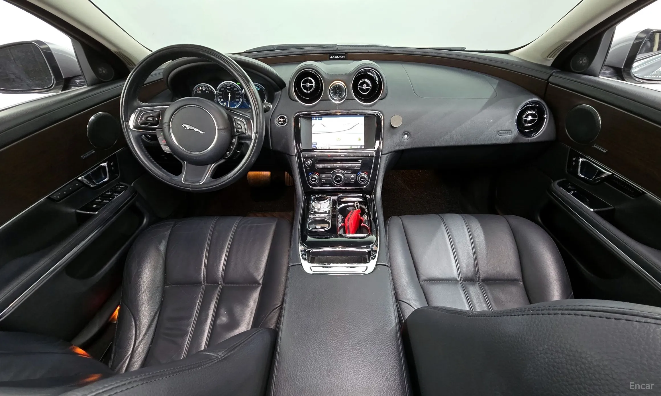 Jaguar All New XJ превью 7