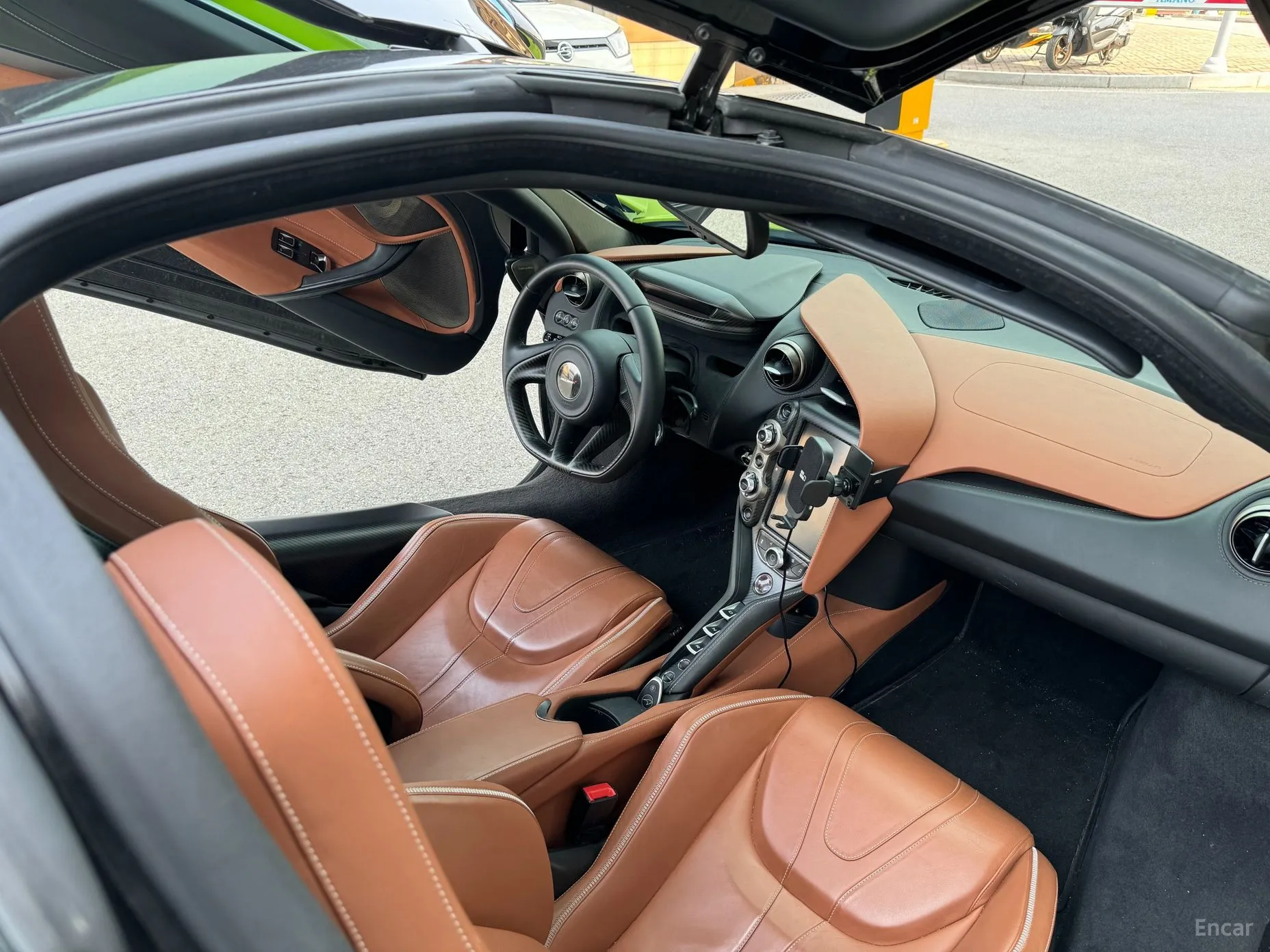 McLaren 720S превью 16