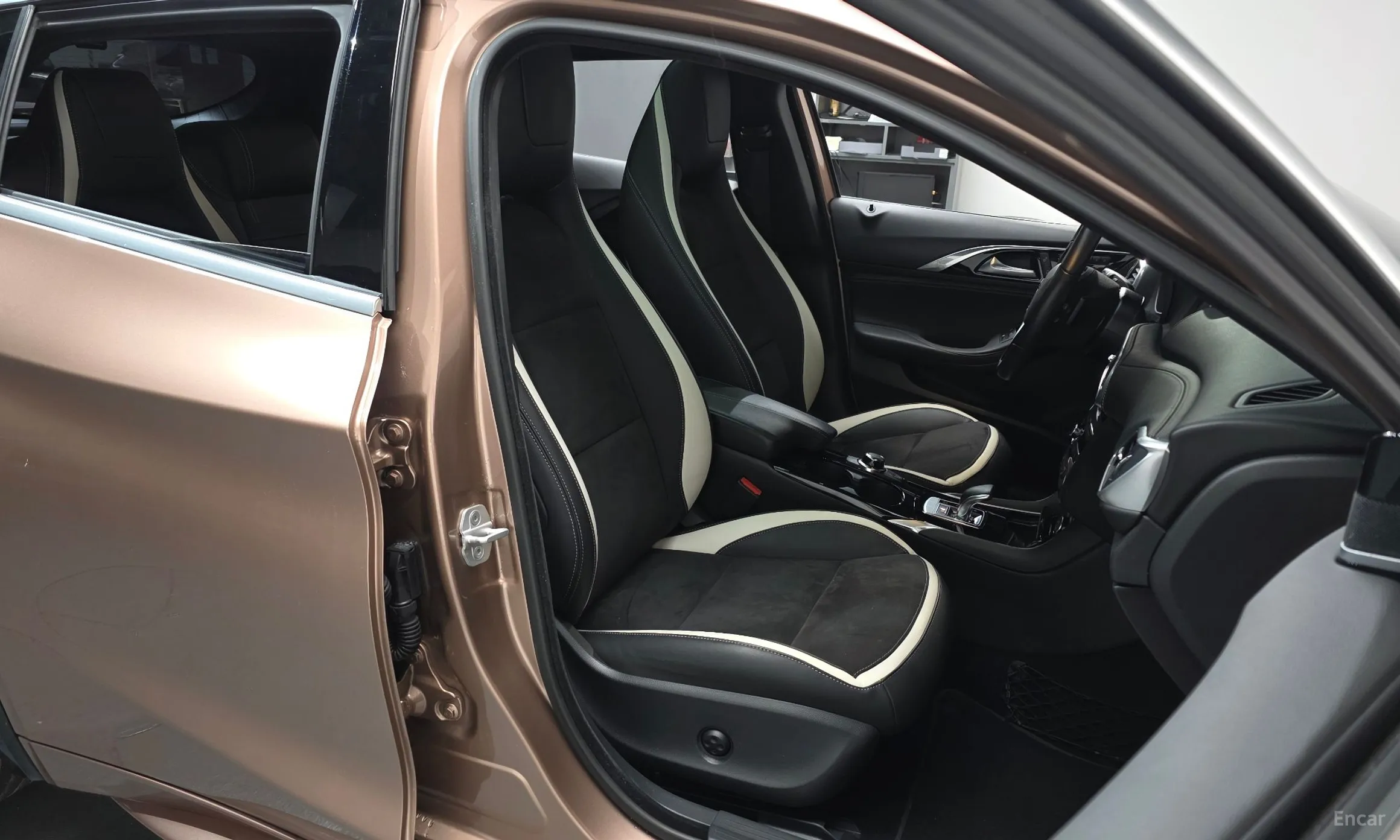 Infiniti Q30 превью 10