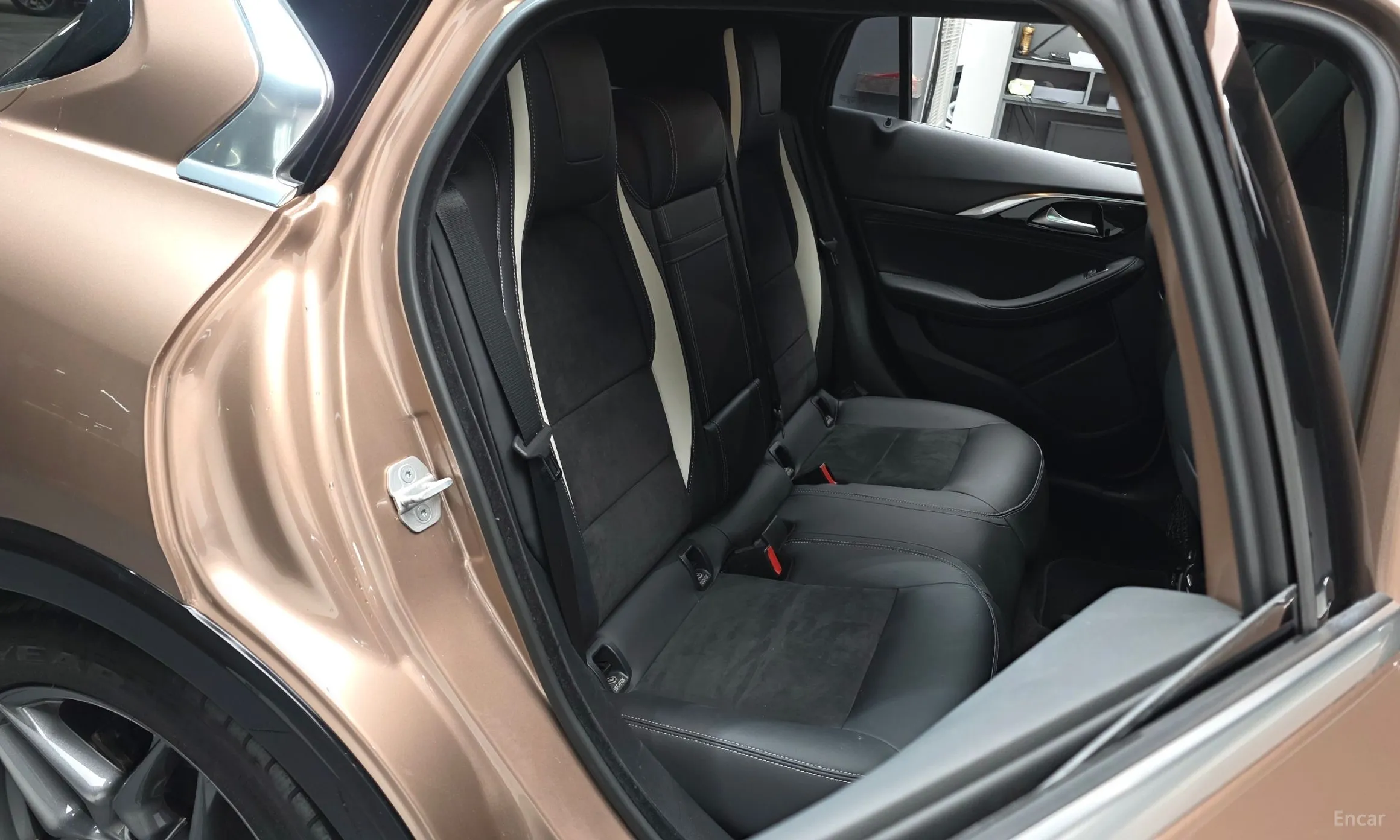 Infiniti Q30 превью 11