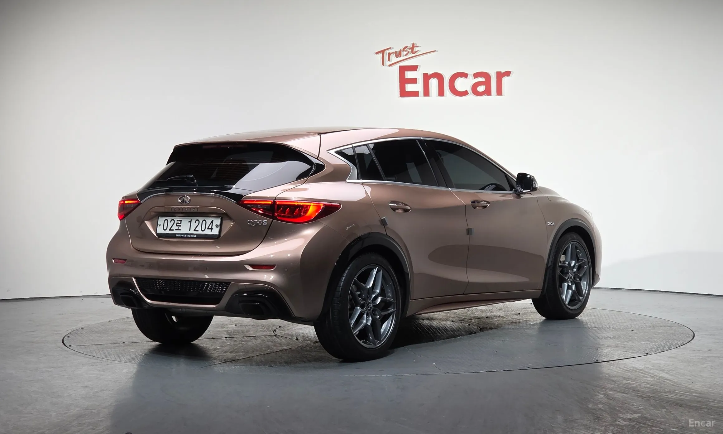 Infiniti Q30 превью 2