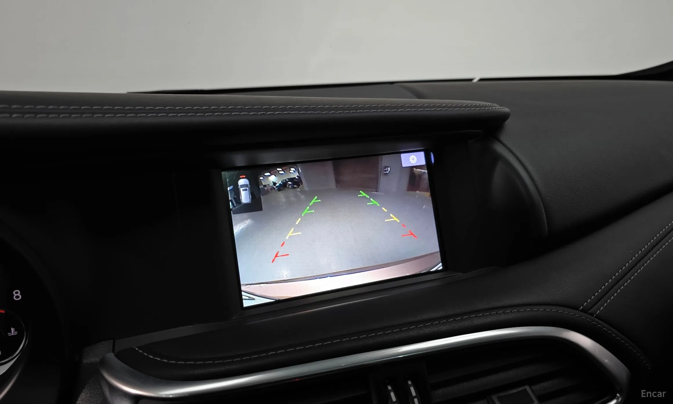 Infiniti Q30 превью 16