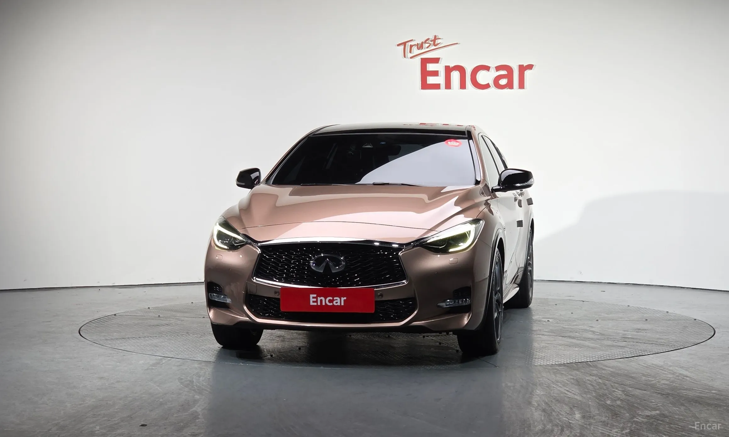 Infiniti Q30 превью 3